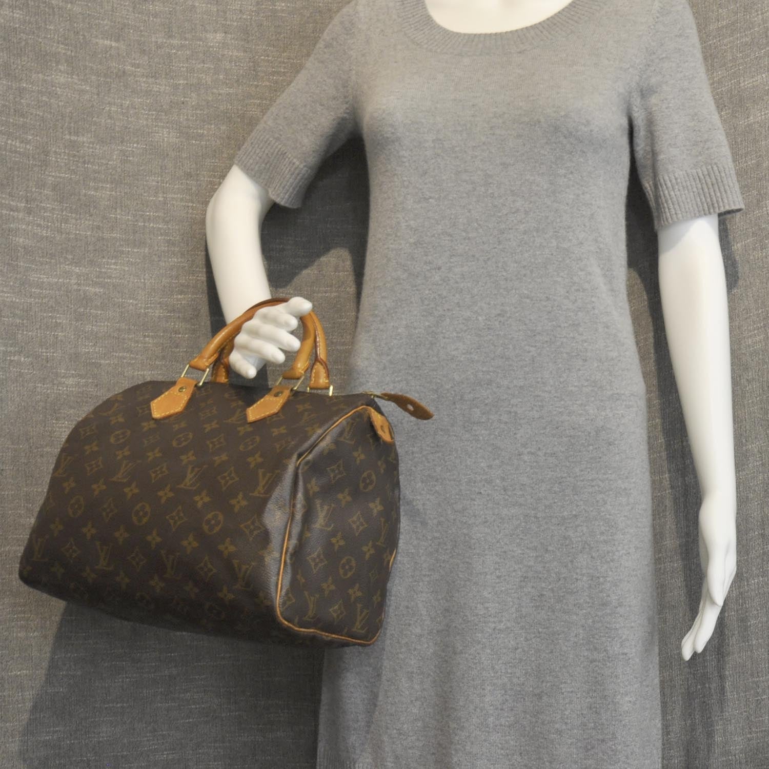 Louis Vuitton Monogram Speedy 30 2 of 9