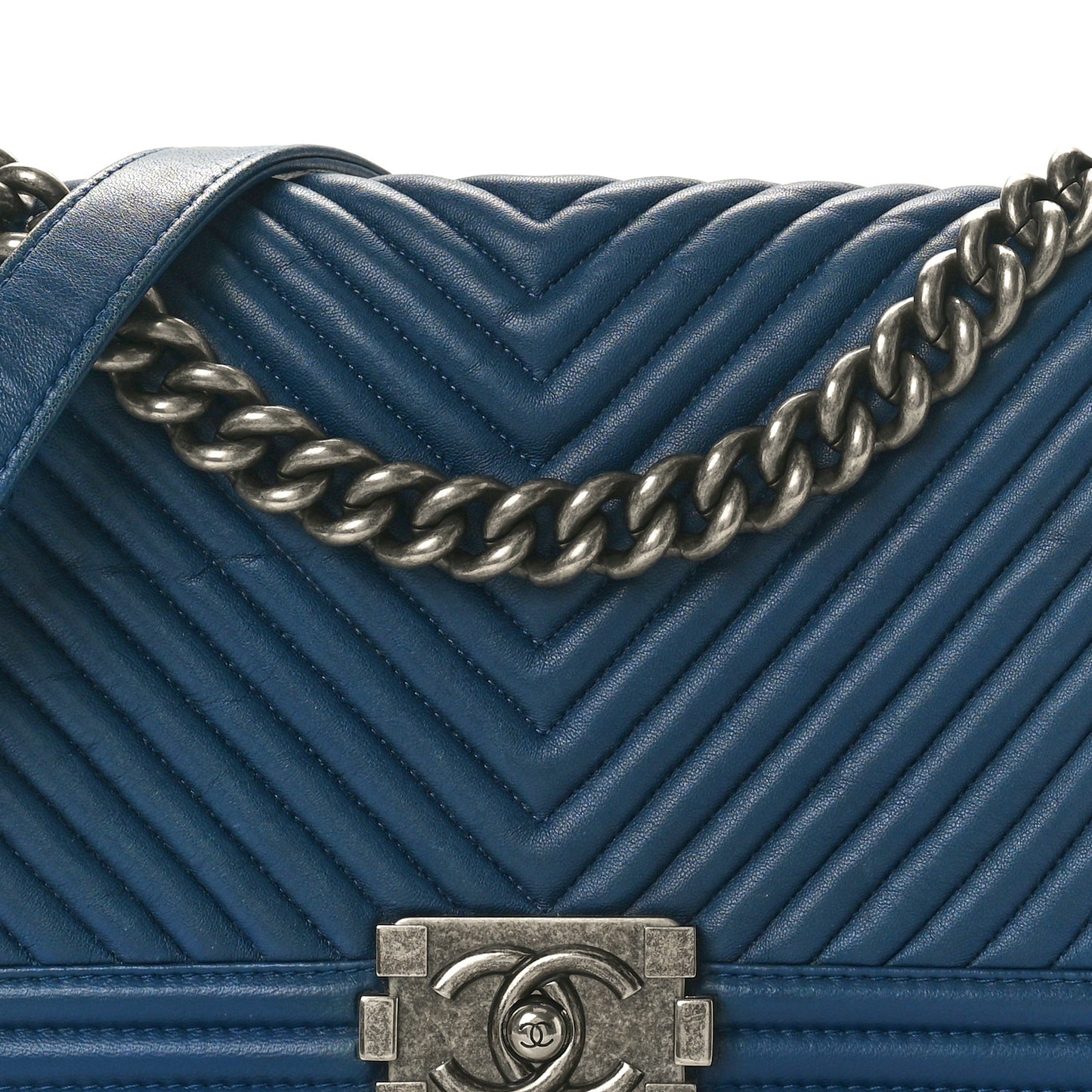 Wrinkled Lambskin Chevron Quilted Medium Boy Flap Navy
