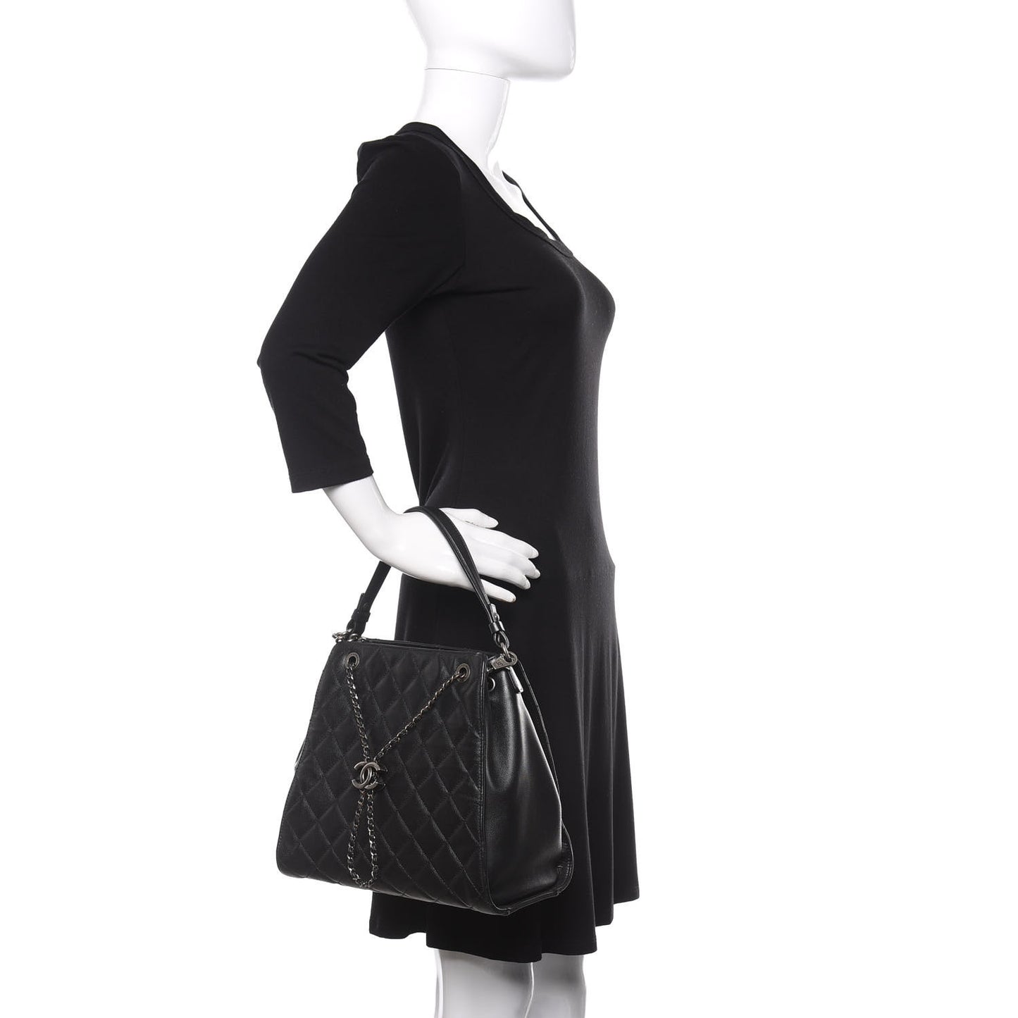 Caviar Quilted Medium CC Bucket Bag Black
