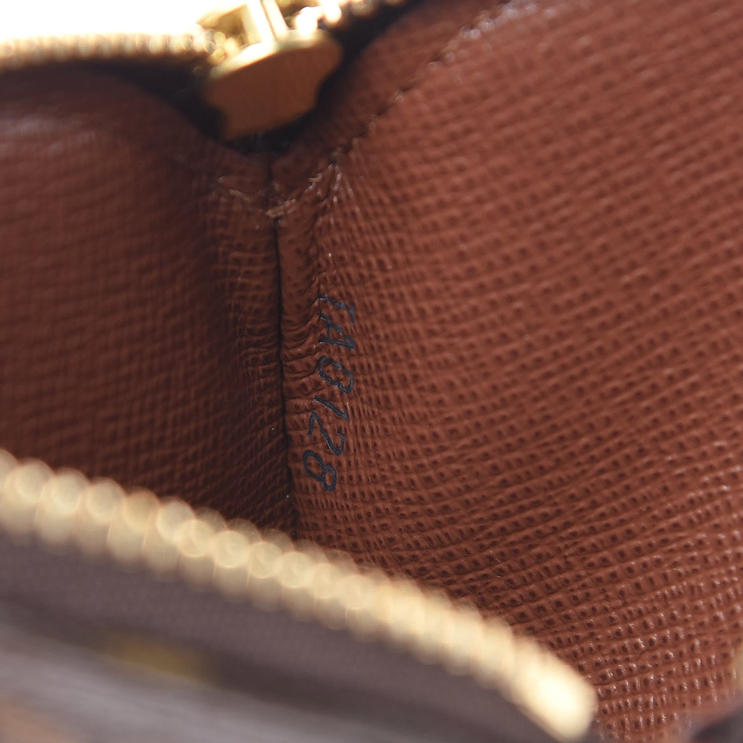 Louis Vuitton Monogram Round Coin Purse 7 of 8