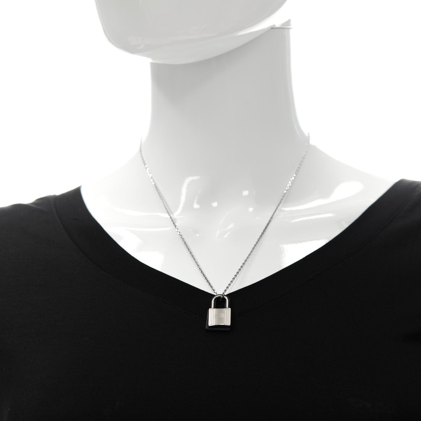 Swift Small O'Kelly Pendant Necklace Black