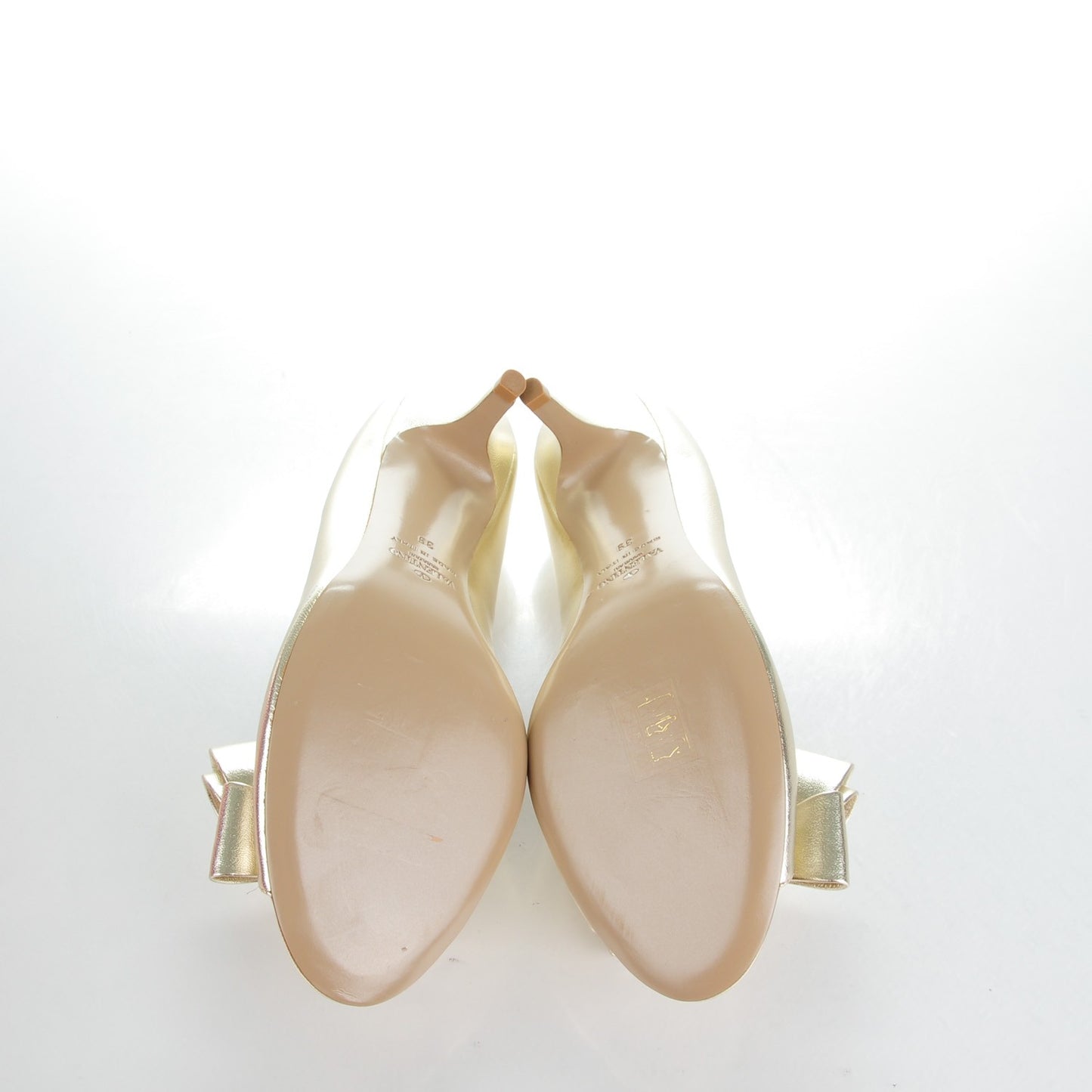 Metallic Nappa Couture Bow Low Heel Pumps 39 Platino