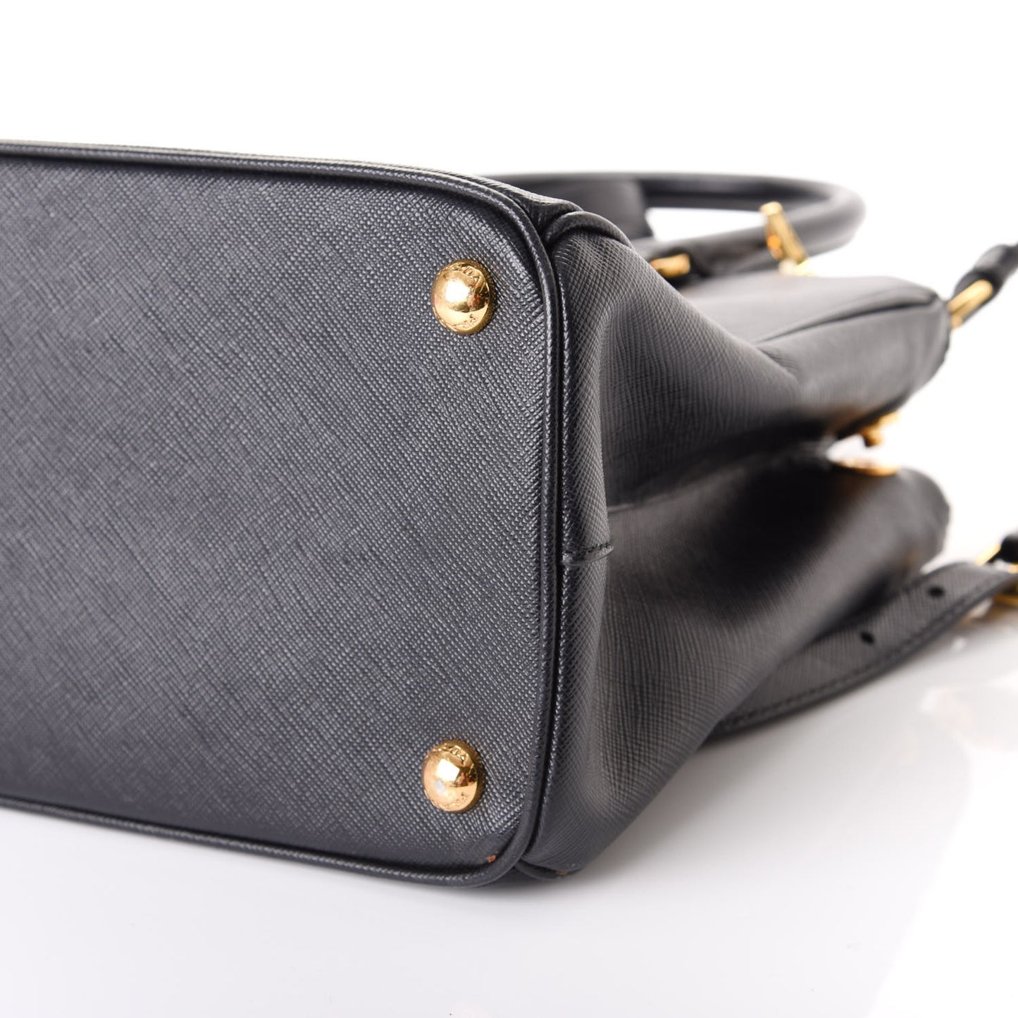 Saffiano Medium Galleria Double Zip Tote Black