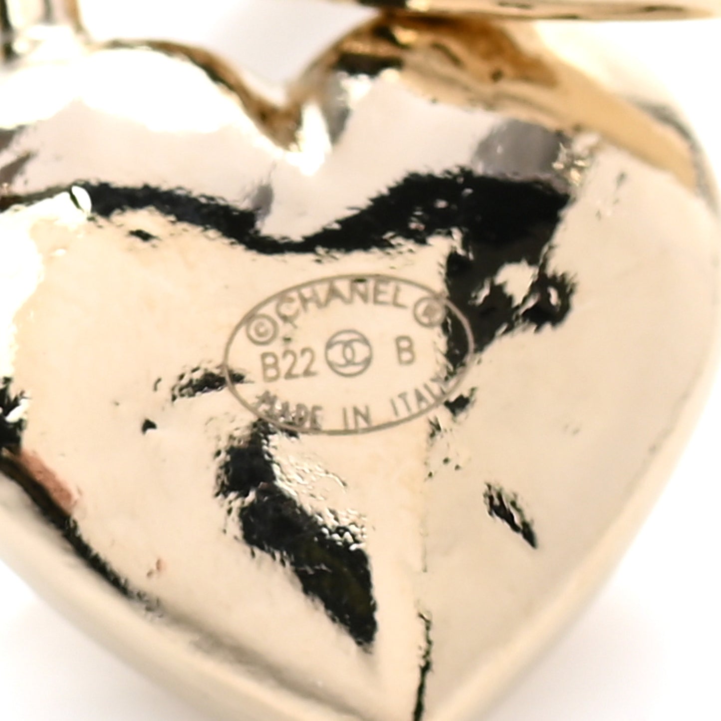 Metal CC Heart Drop Earrings Gold