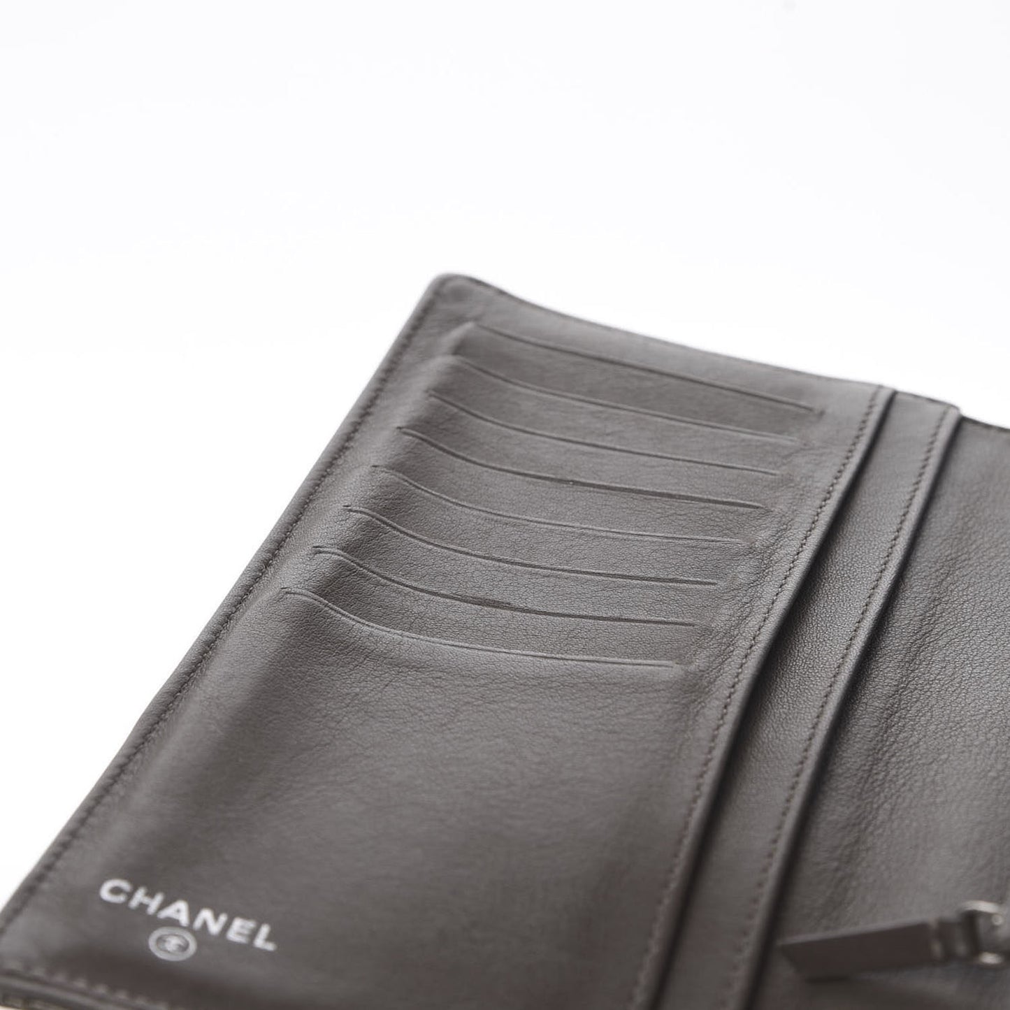 Grained Patent CC Yen Wallet Brown