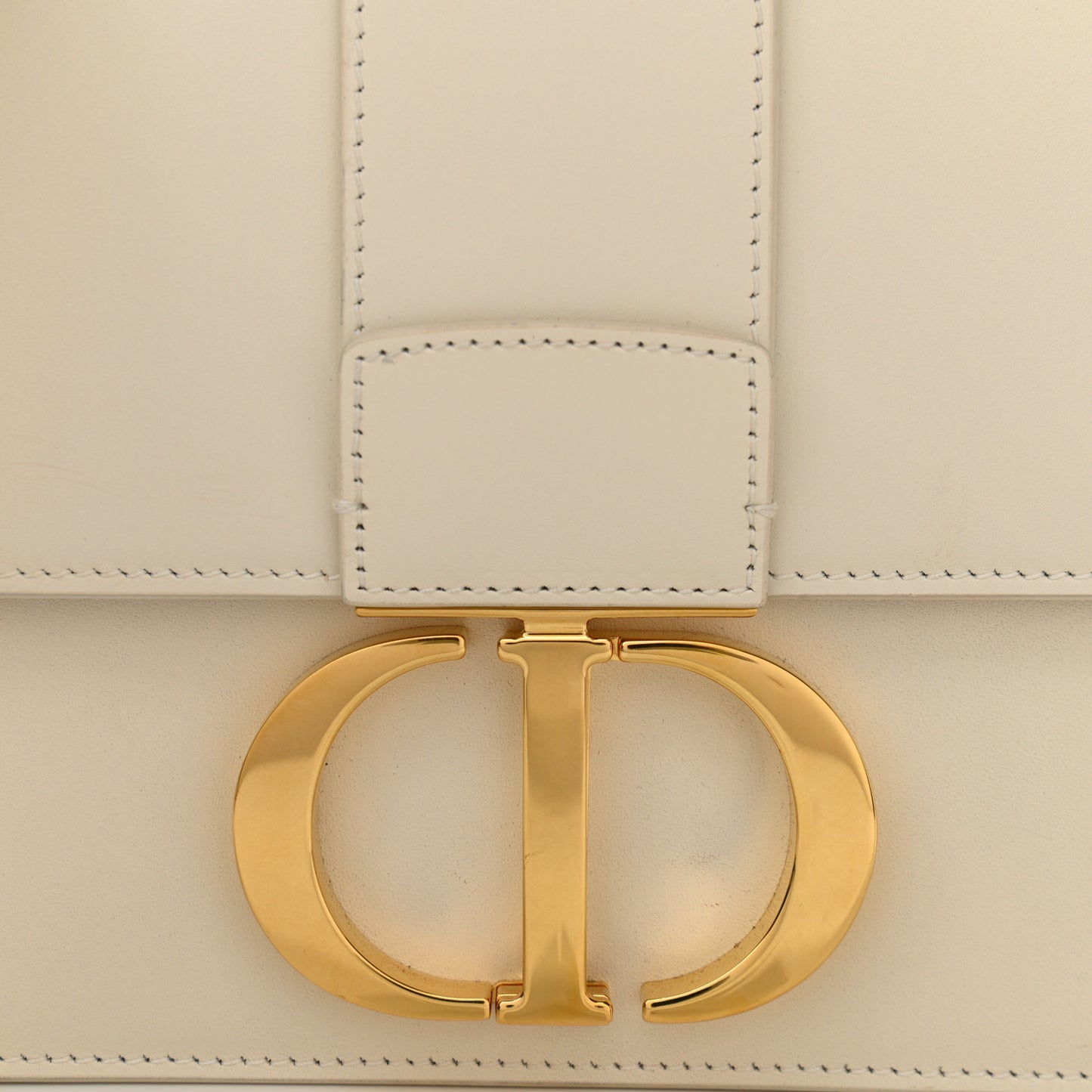 Box Calfskin 30 Montaigne Flap Bag Latte