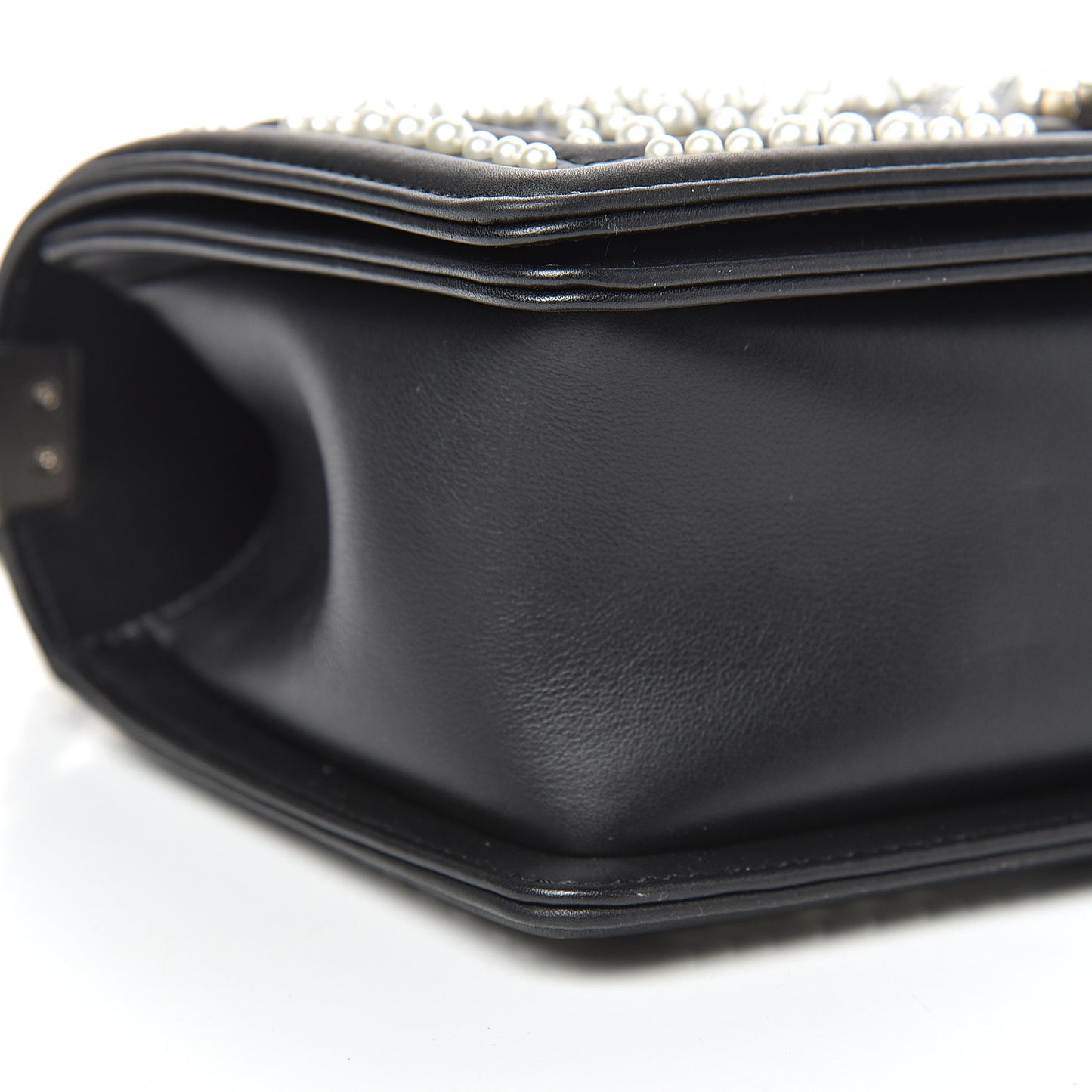 Calfskin Pearl Chevron Medium Boy Flap Black