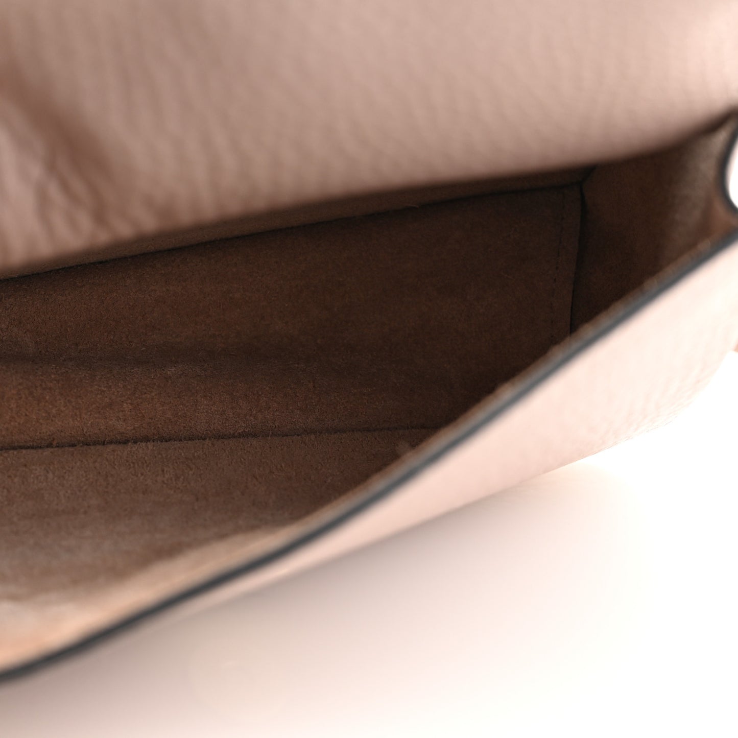 Pebbled Calfskin Rockstud Side Slip Crossbody Poudre
