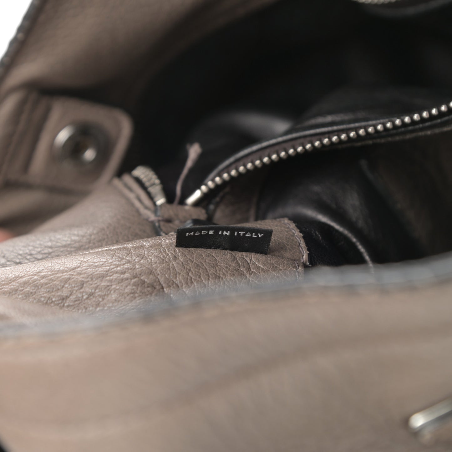 Vitello Daino Shoulder Bag Argilla