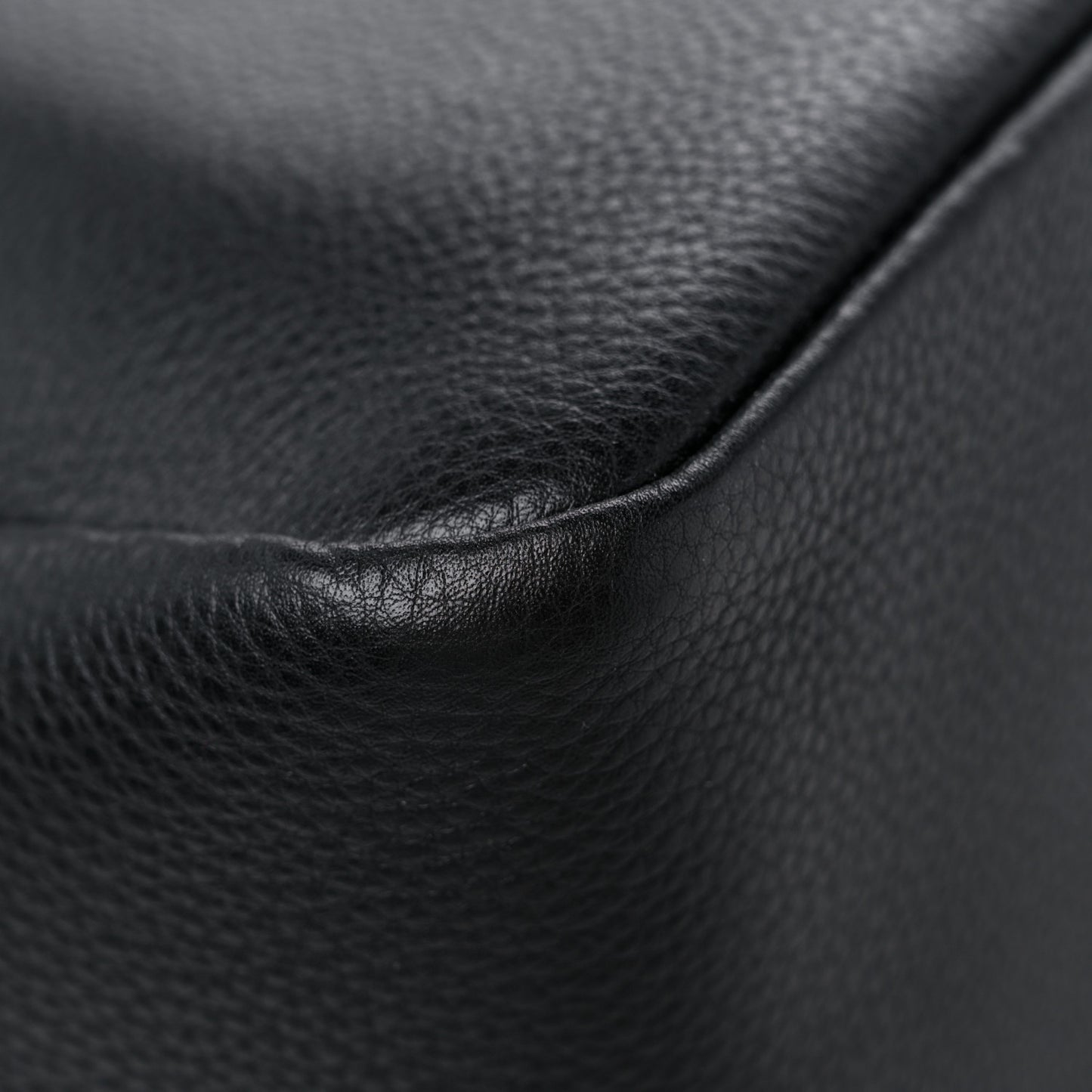 Vitello Daino Soft Medium Dynamique Tote Black