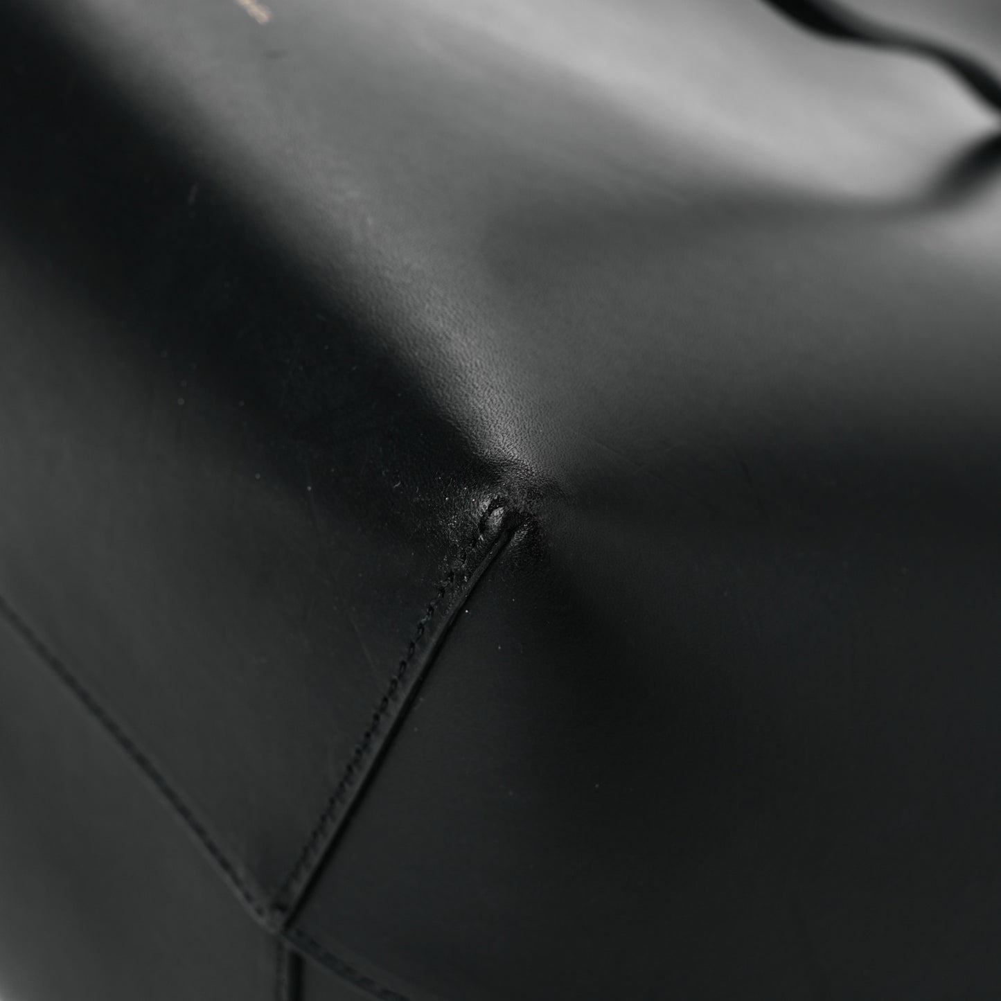 Calfskin Bucket Bag Black Flamma