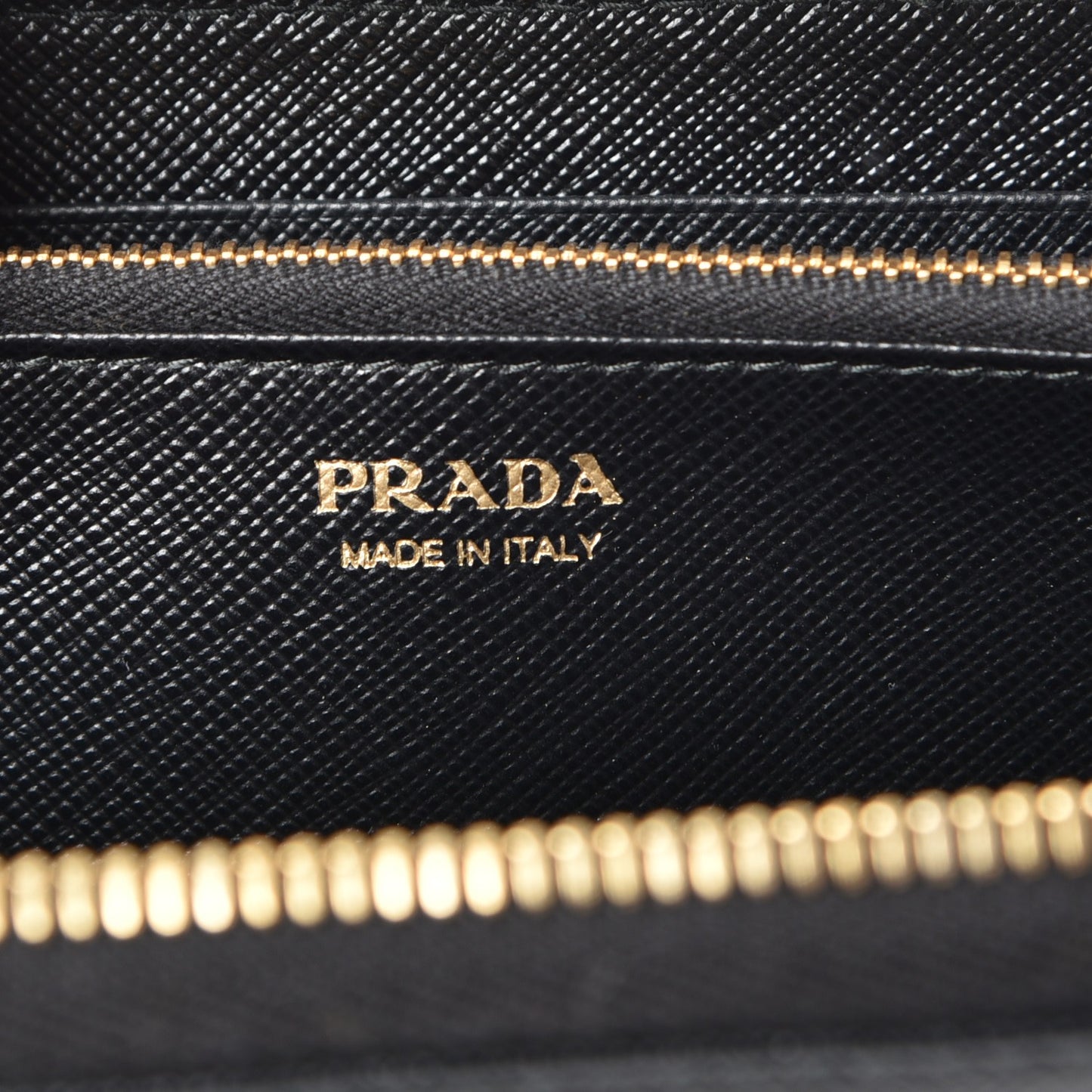 Saffiano Metal Zip Around Wallet Nero Black