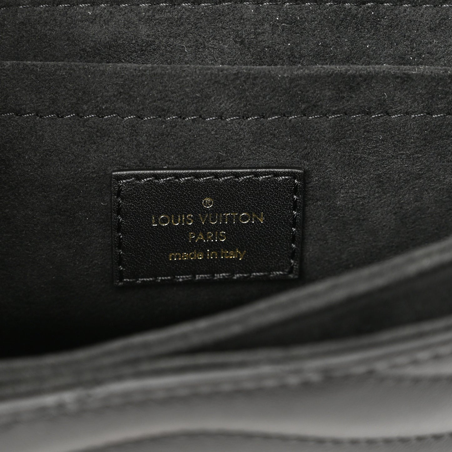 Calfskin New Wave Chain PM NM Black