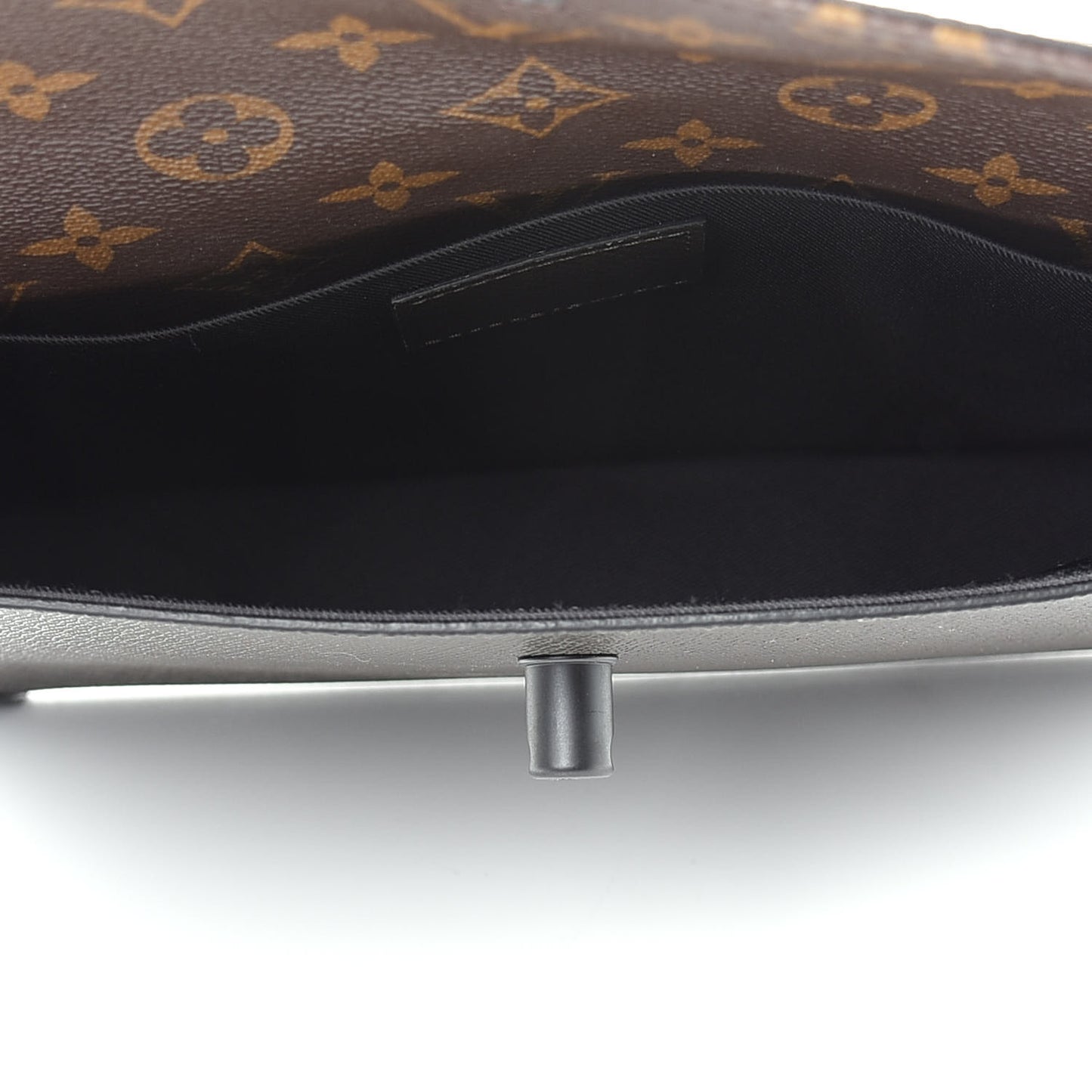 Taiga Monogram Pochette Voyage Steamer Khaki Green