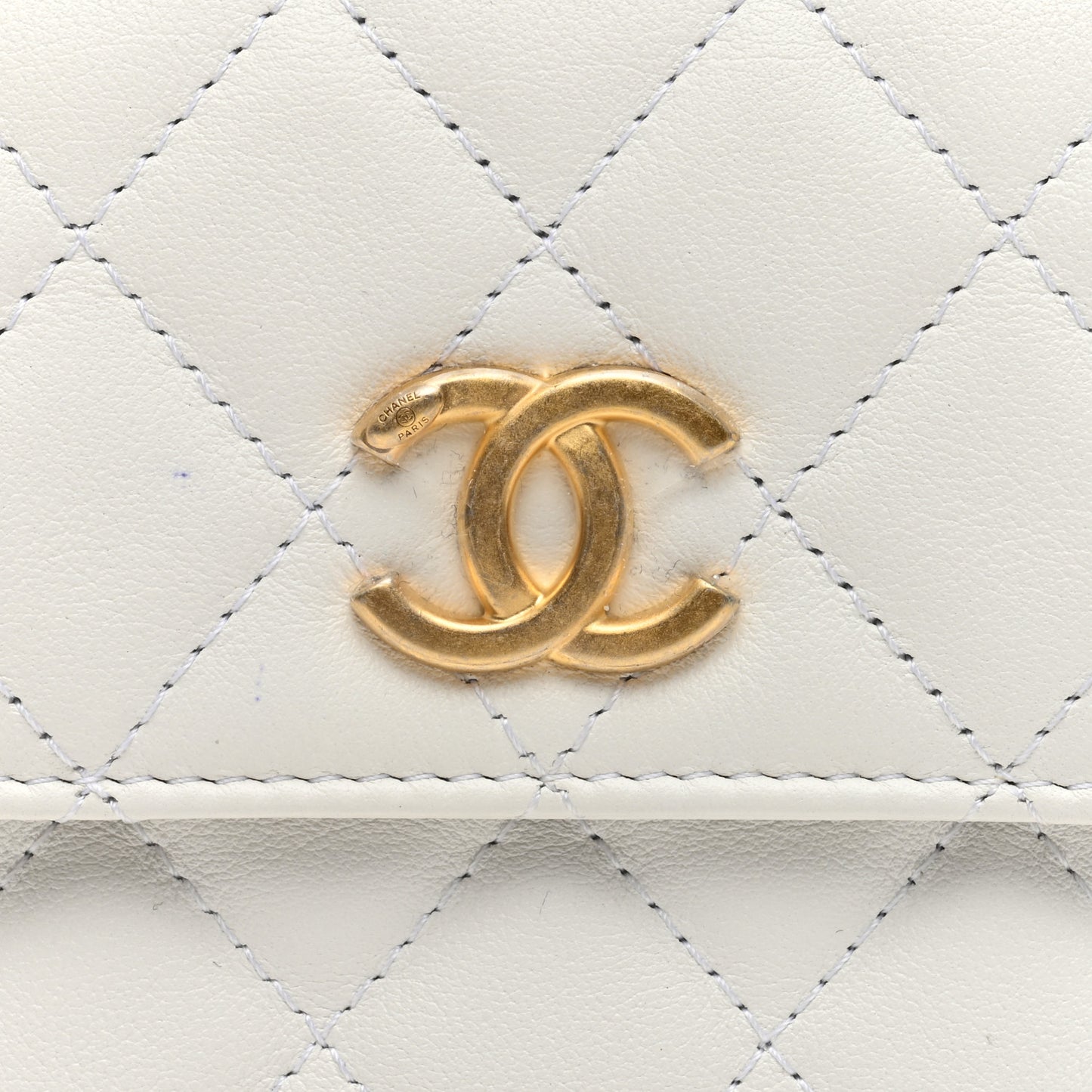 Calfskin Quilted About Pearls Card Holder Flap With Chain White