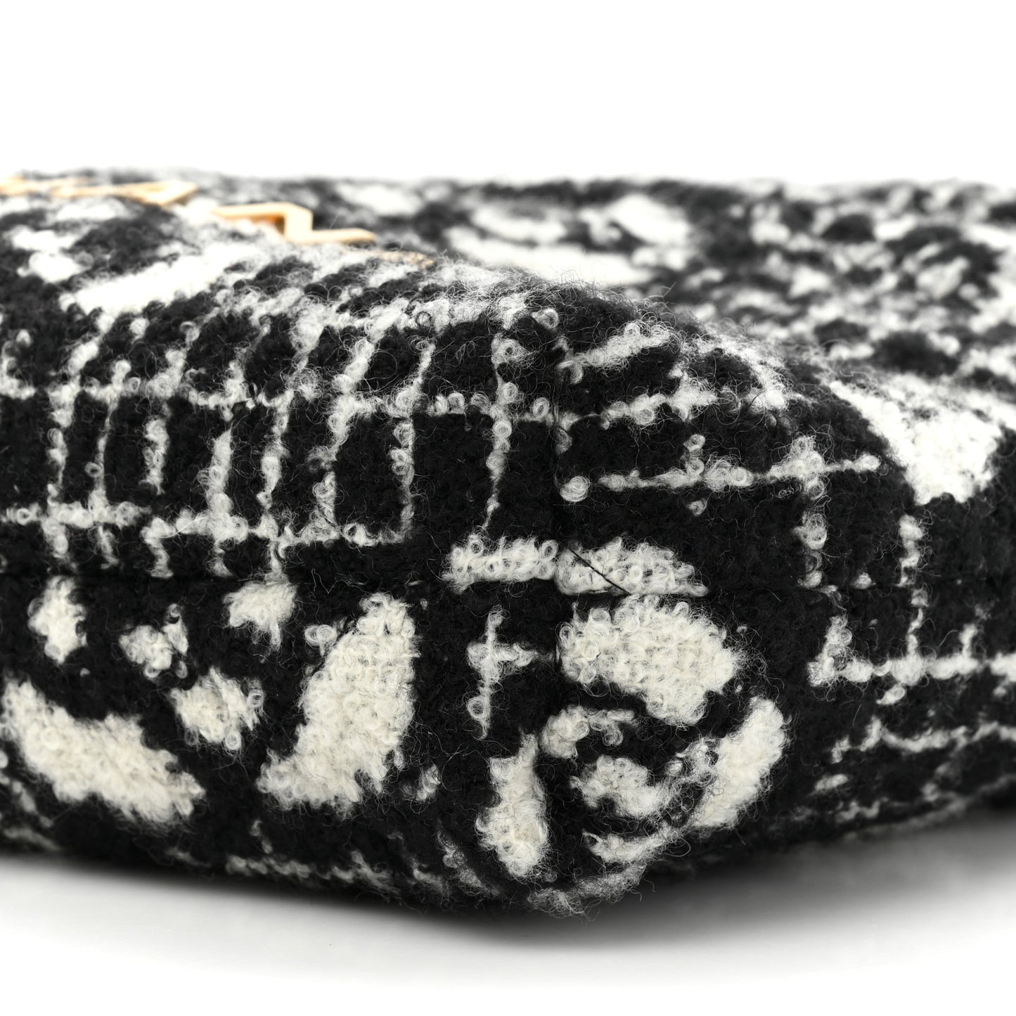 Cashmere Mini Chanel 22 Black White