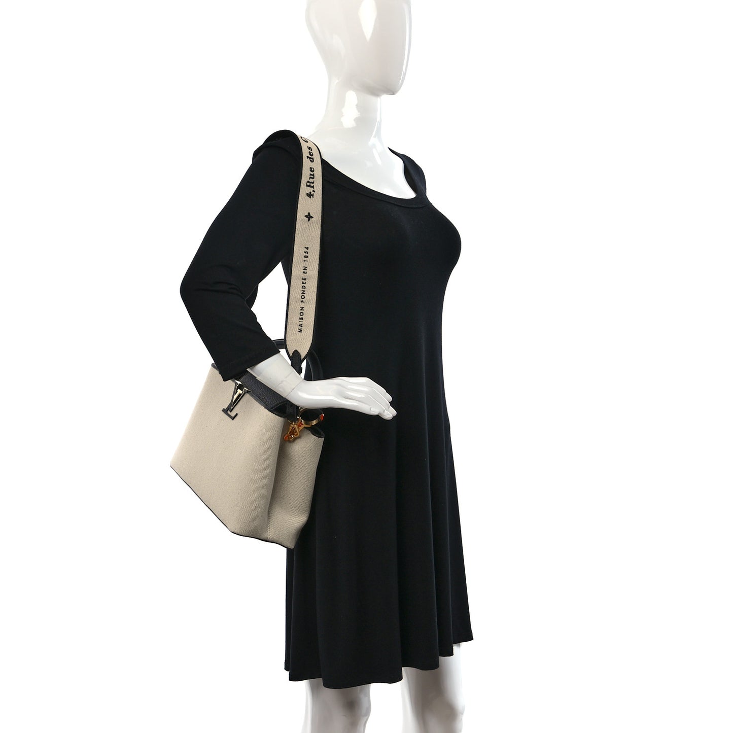 Canvas Taurillon Capucines MM Black