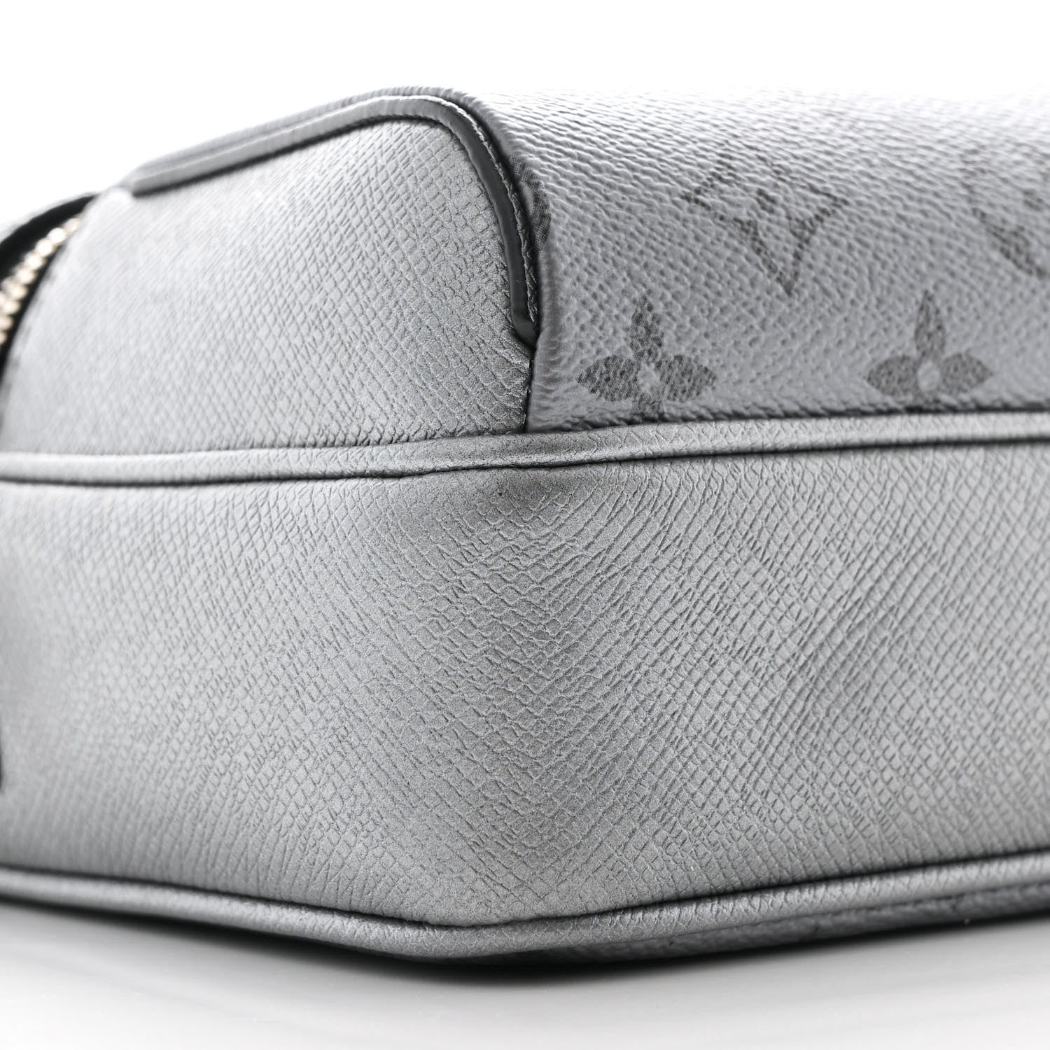 Louis Vuitton Taigarama Outdoor Messenger Gunmetal 8 of 9