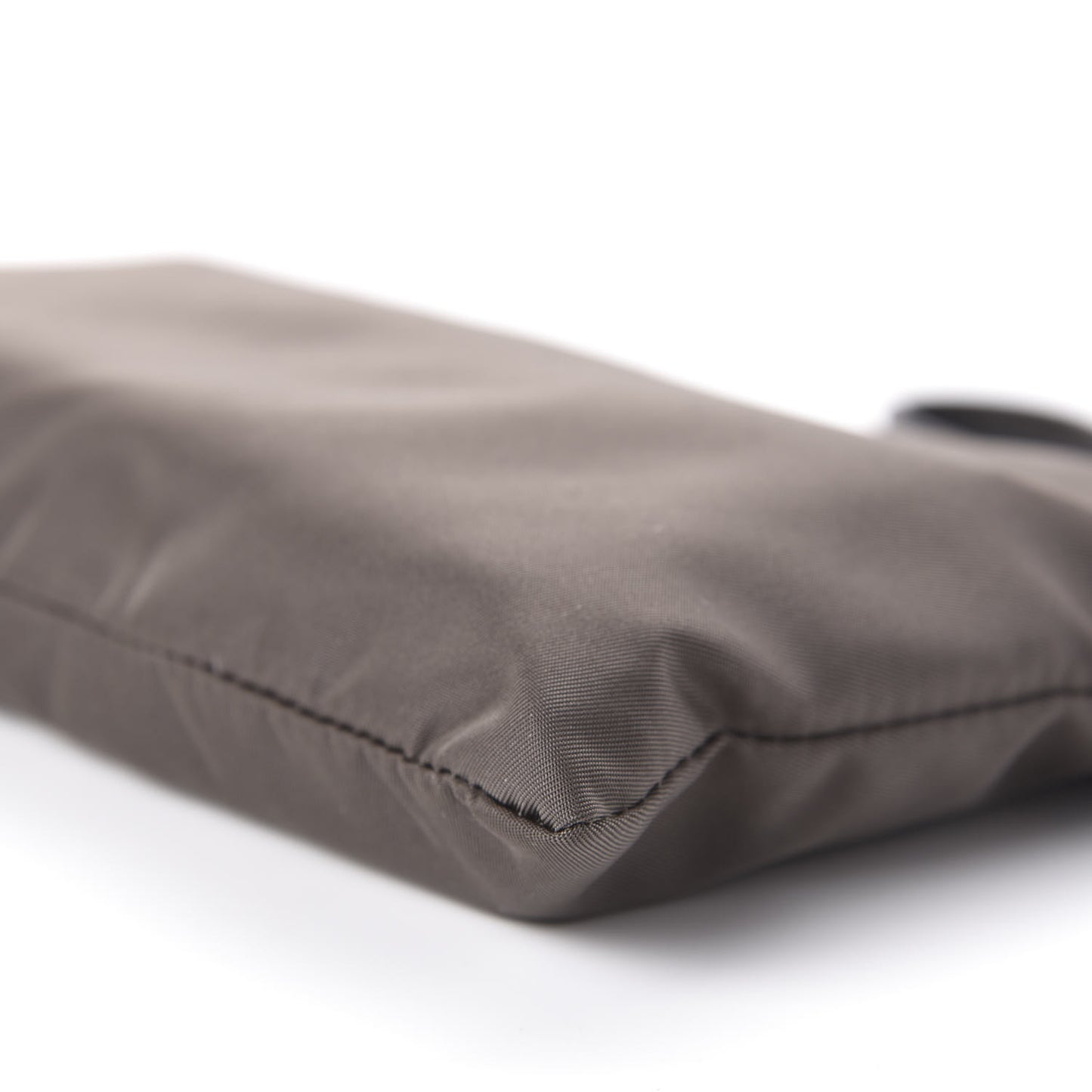 Tessuto Nylon Saffiano Wristlet Fumo