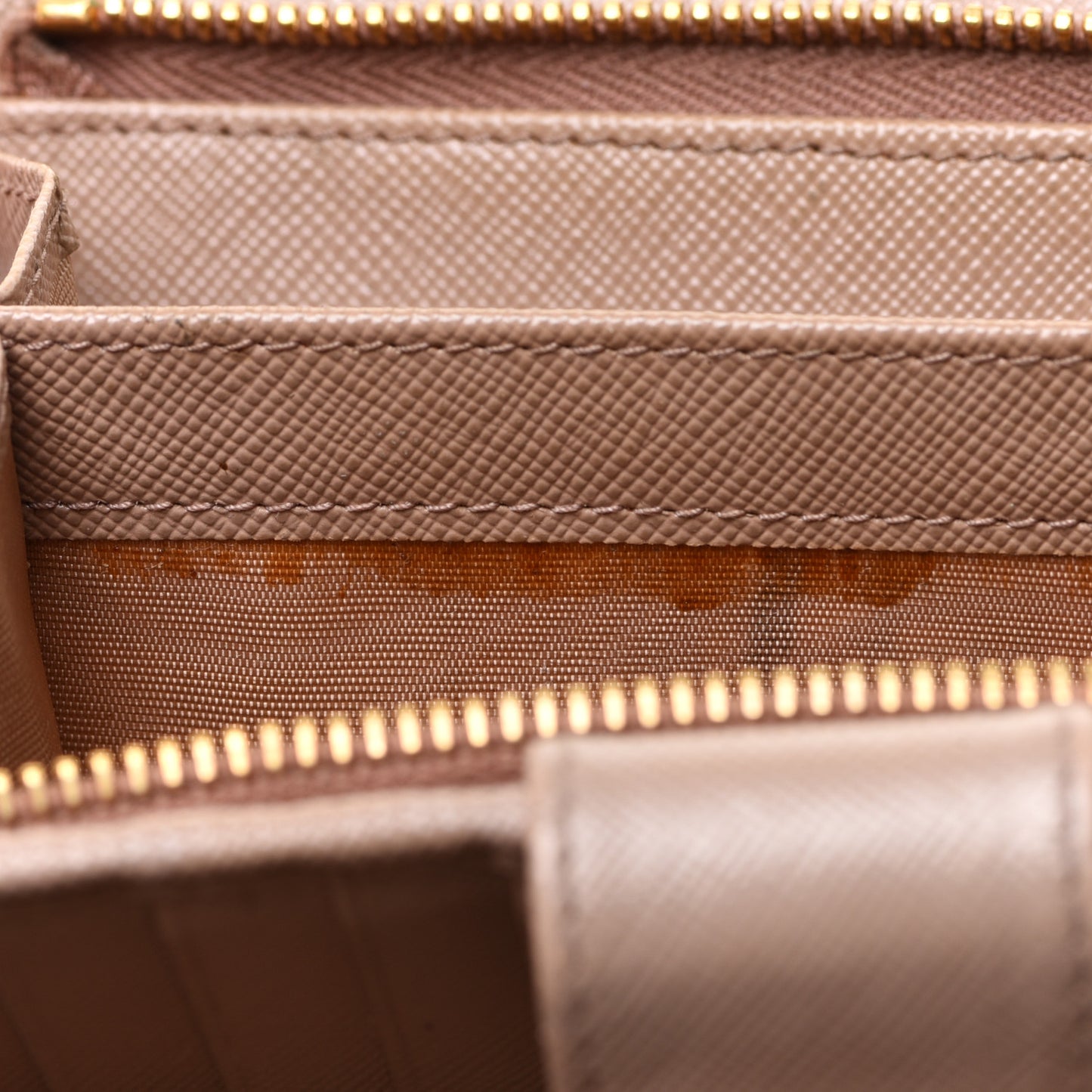 Saffiano Metal Compact Wallet Cammeo