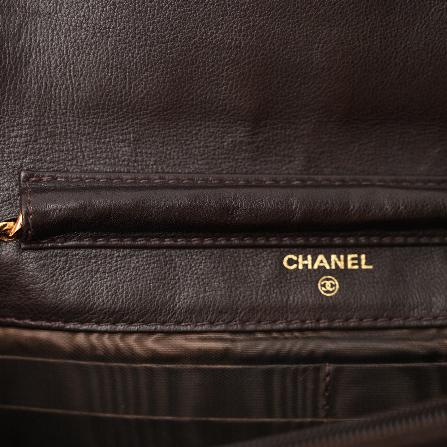 Suede Timeless CC Wallet on Chain WOC Brown