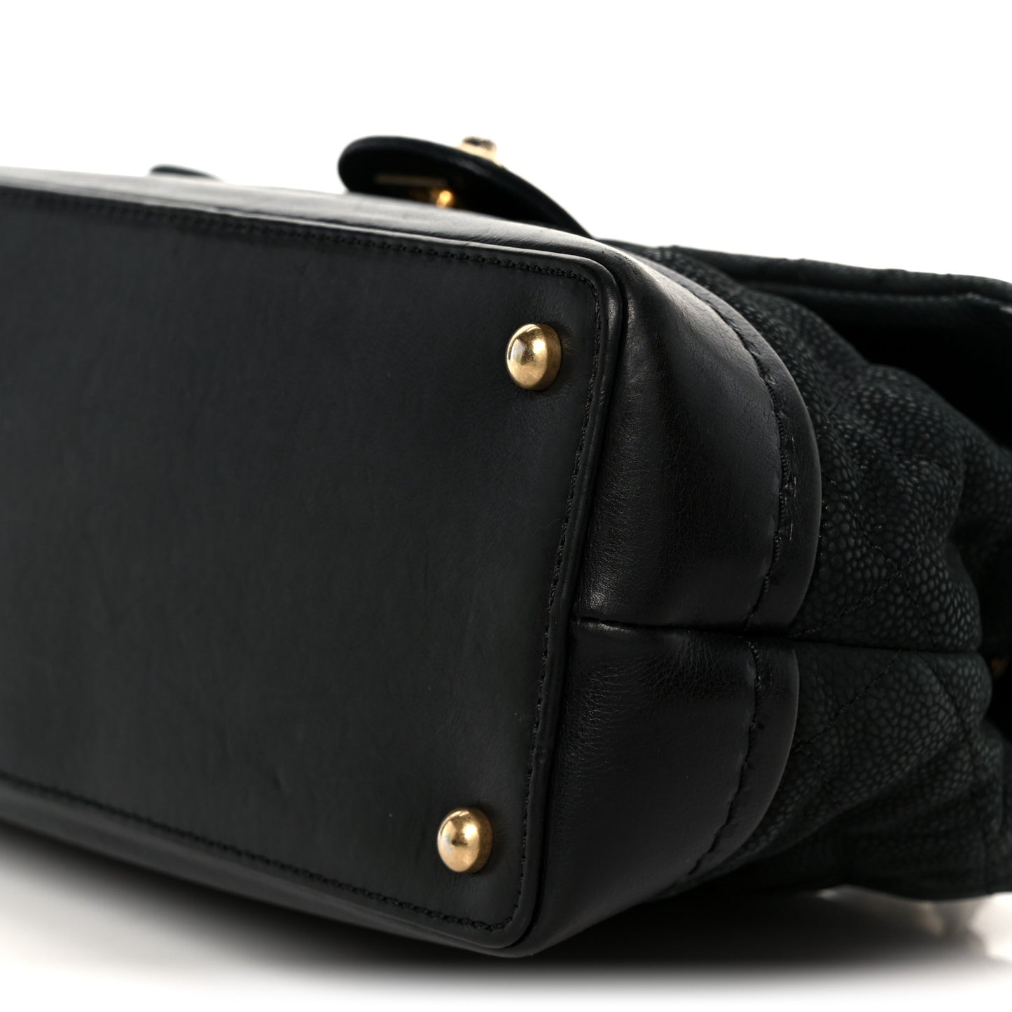 Iridescent Grained Calfskin Medium Globe Trotter Flap Black