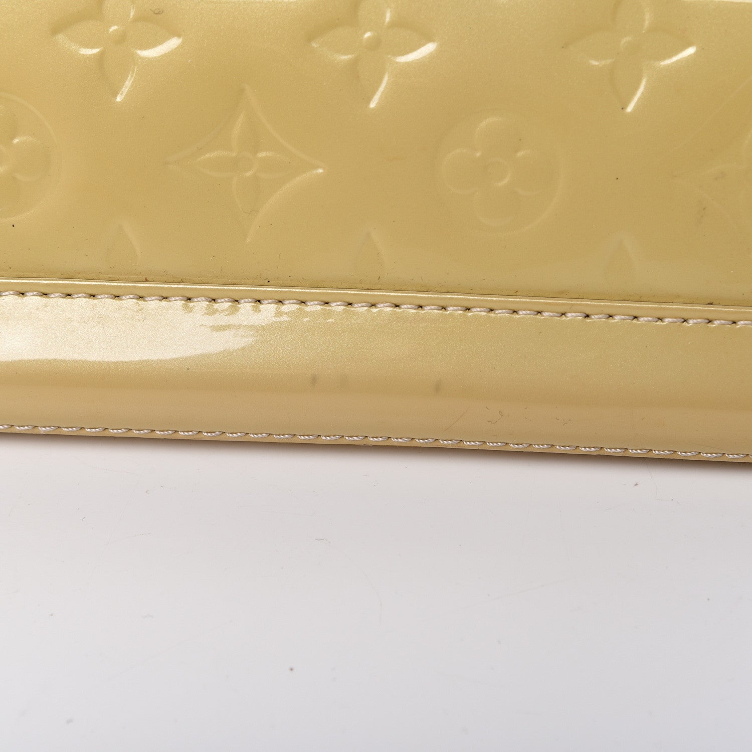 Louis Vuitton Vernis Alma PM Blanc Corail 23 of 24