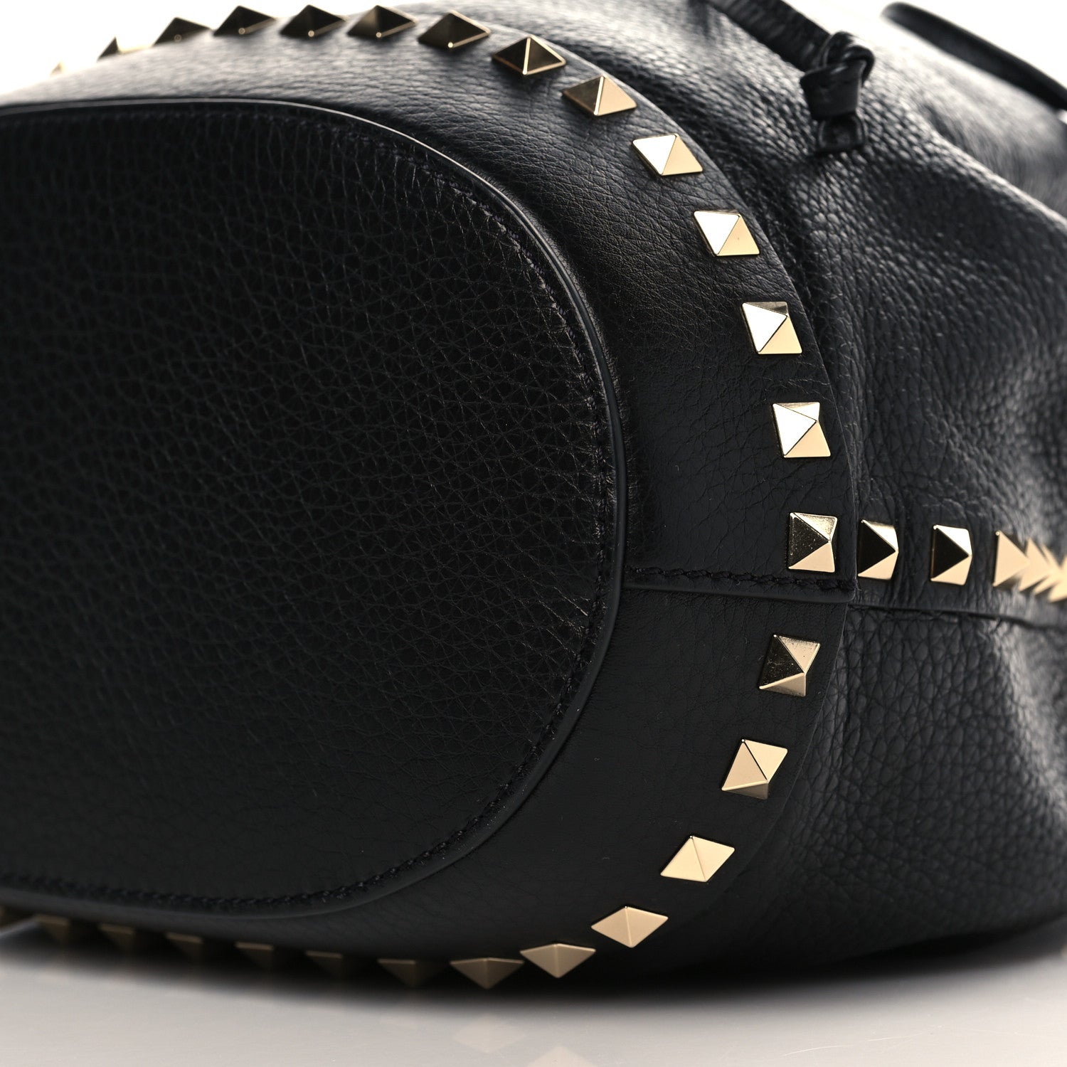 Valentino Garavani Pebbled Calfskin Rockstud Bucket Bag Black 8 of 8