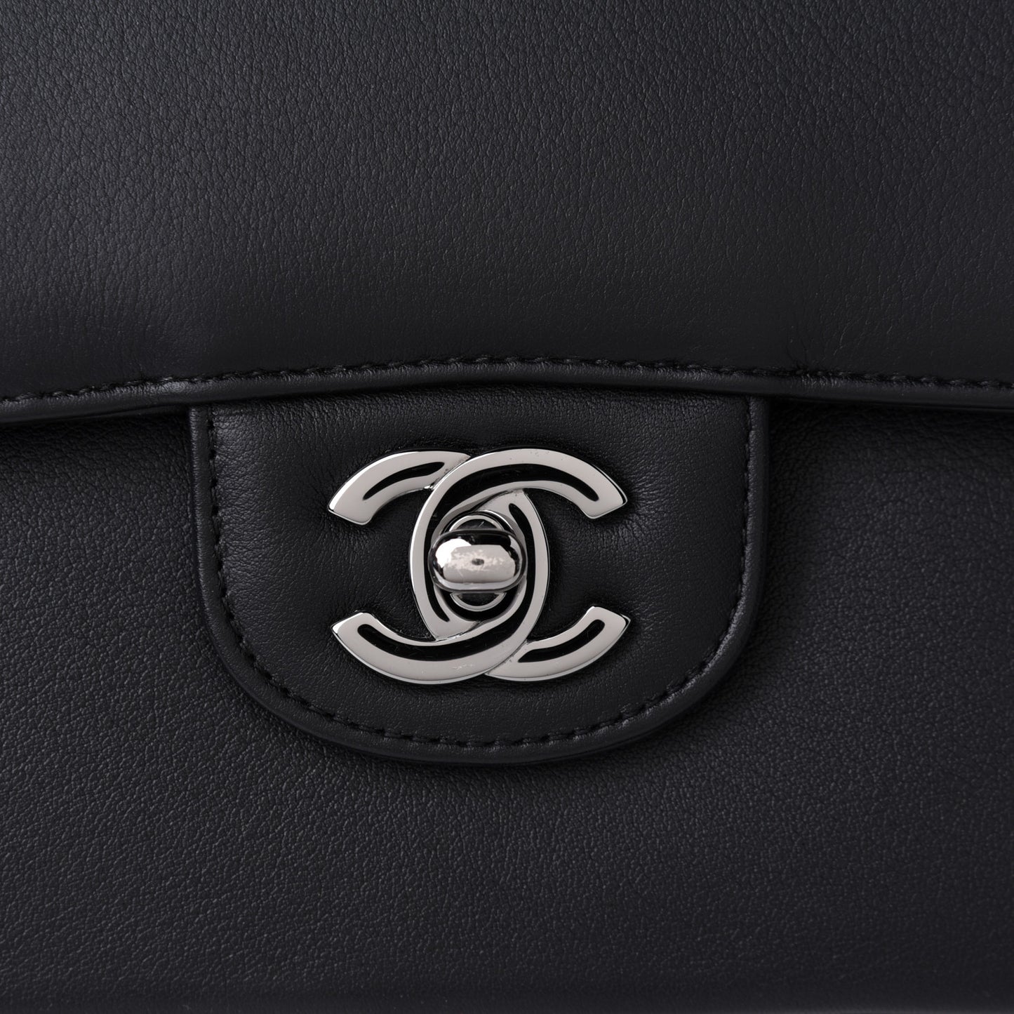 Calfskin Medium Classic Pure Double Flap Black