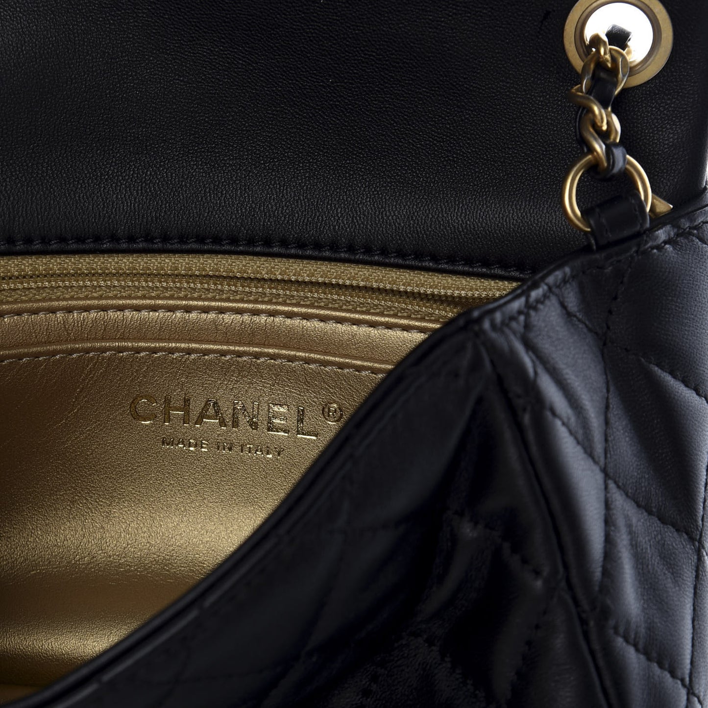 Lambskin Quilted Mini Pearl Crush Flap Black