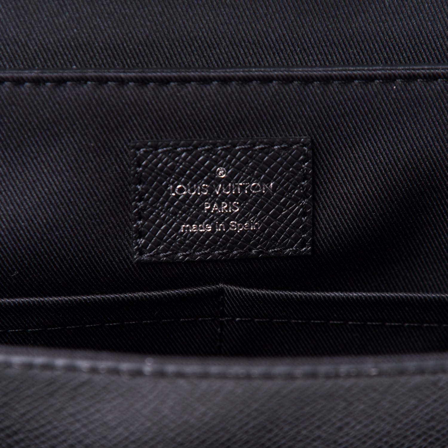 Louis Vuitton Taigarama Messengerama Black 6 of 9