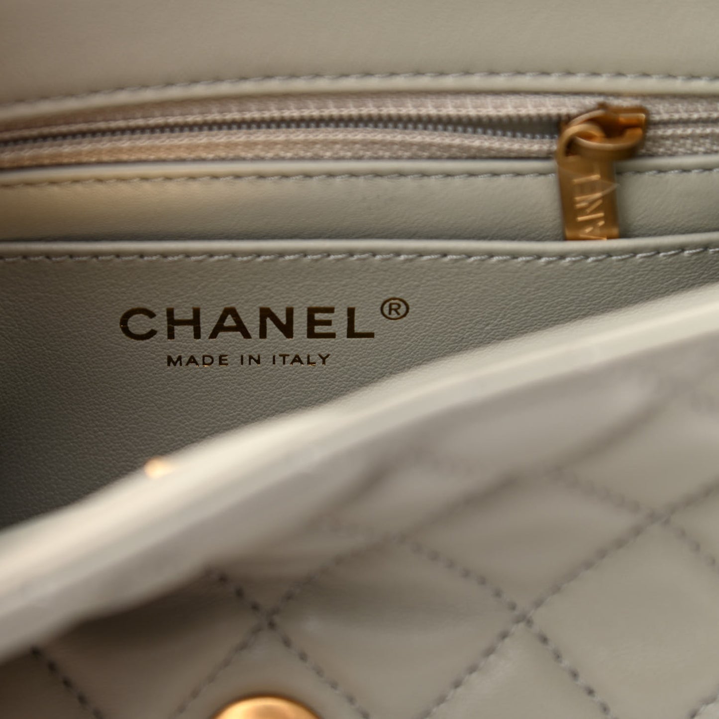 Lambskin Quilted Mini Pearl Crush Flap Light Grey