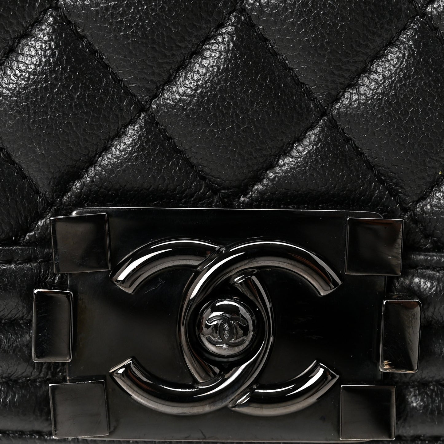 Caviar Quilted Medium Boy Flap So Black