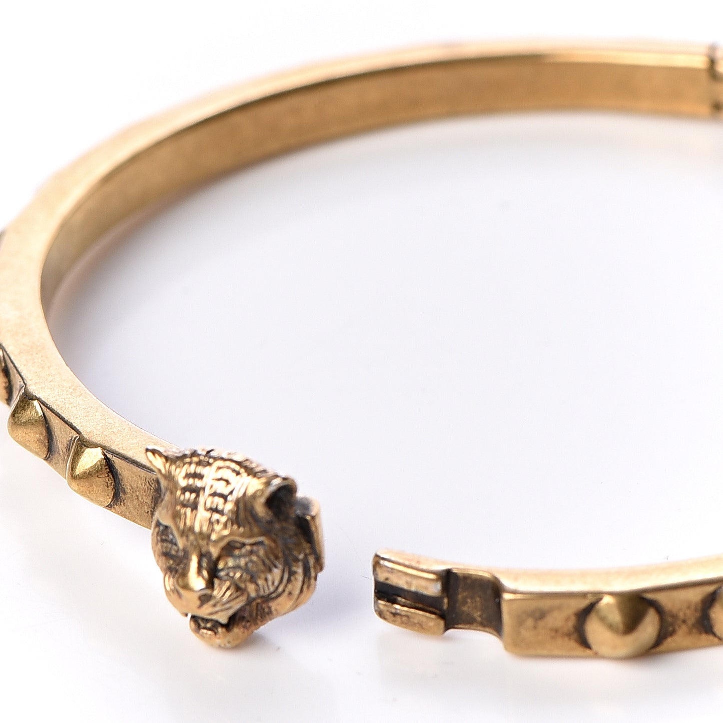 Metal Feline Head Bracelet 16 Aged Gold