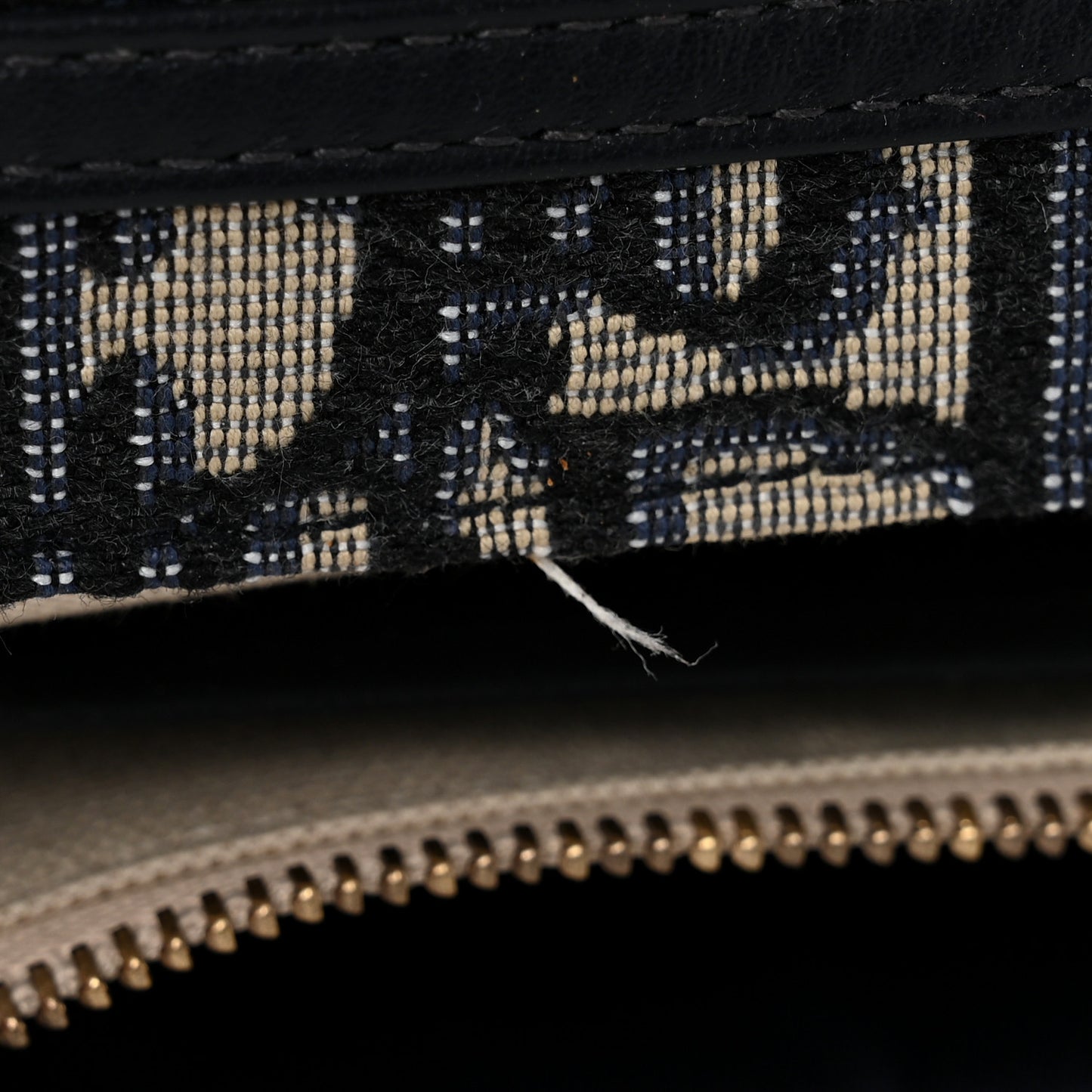 Oblique Saddle Chain Pouch Blue