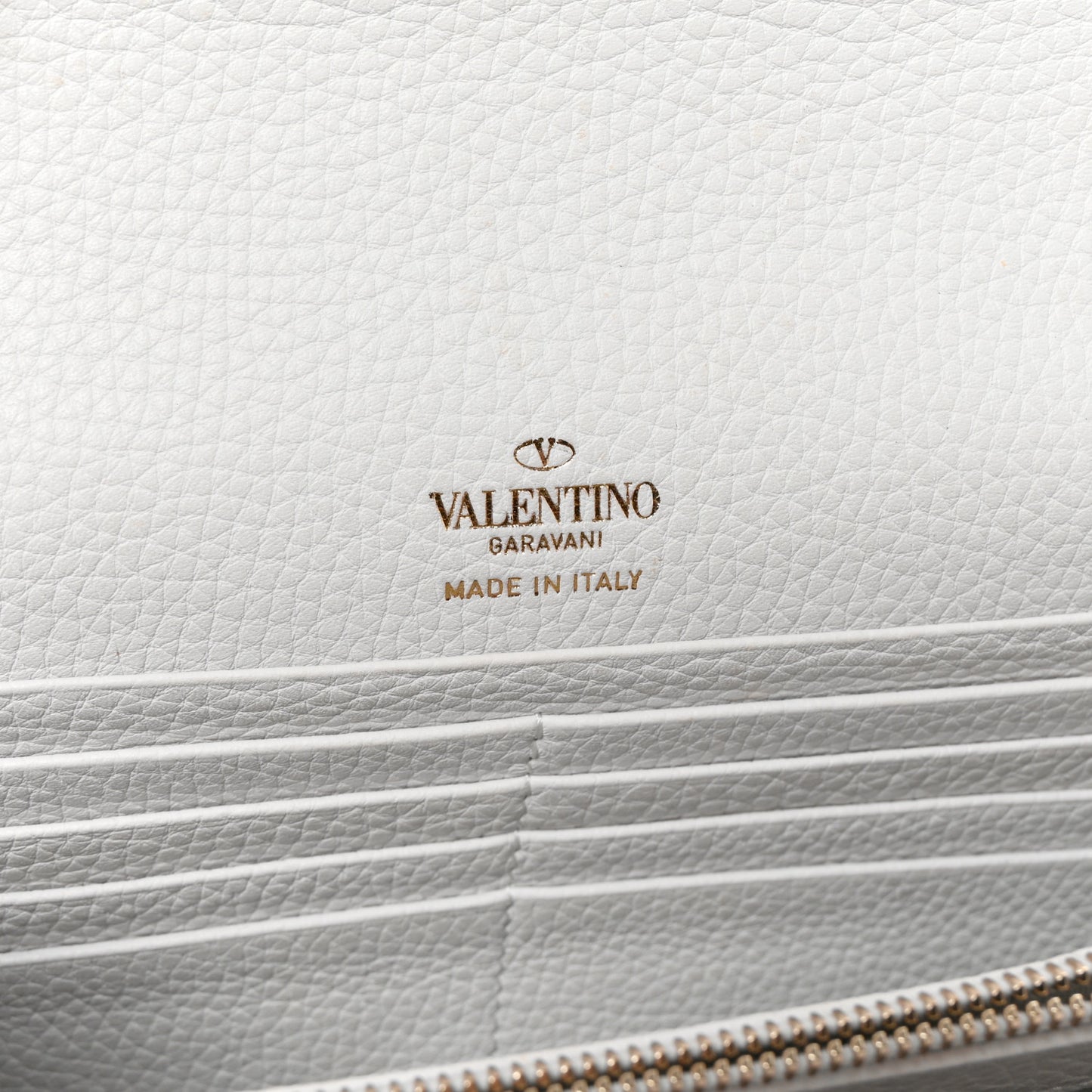 Pebbled Calfskin Rockstud Envelope Wallet on Chain White