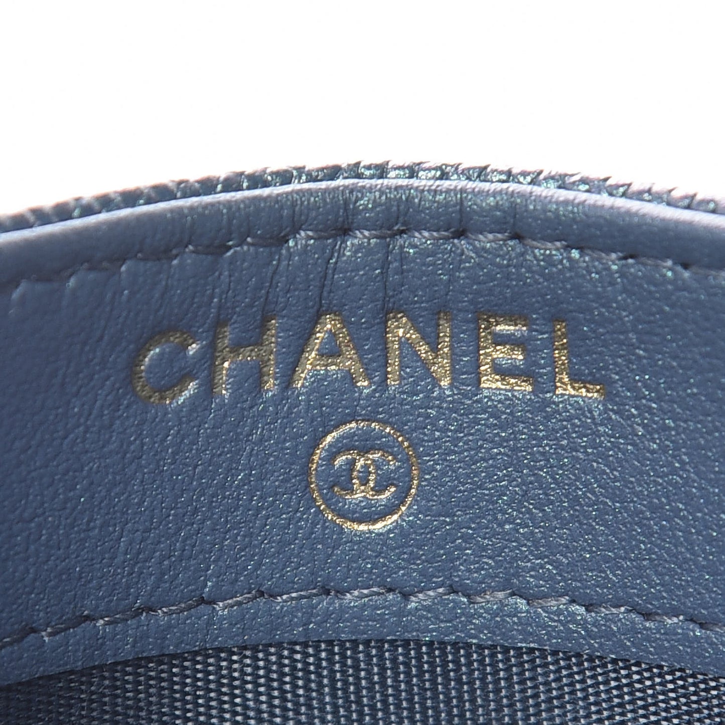 Iridescent Caviar Quilted Card Holder Dark Blue