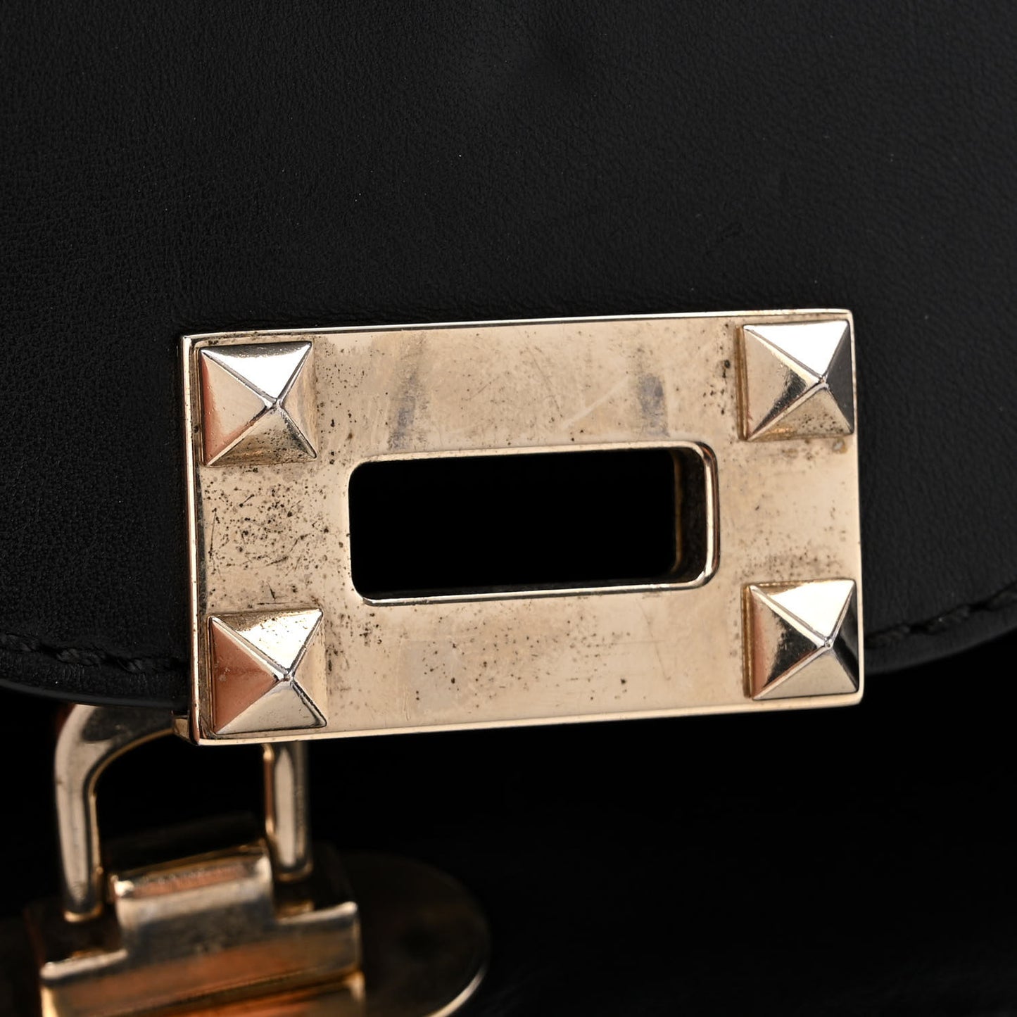 Vitello Medium Rockstud Tote Black