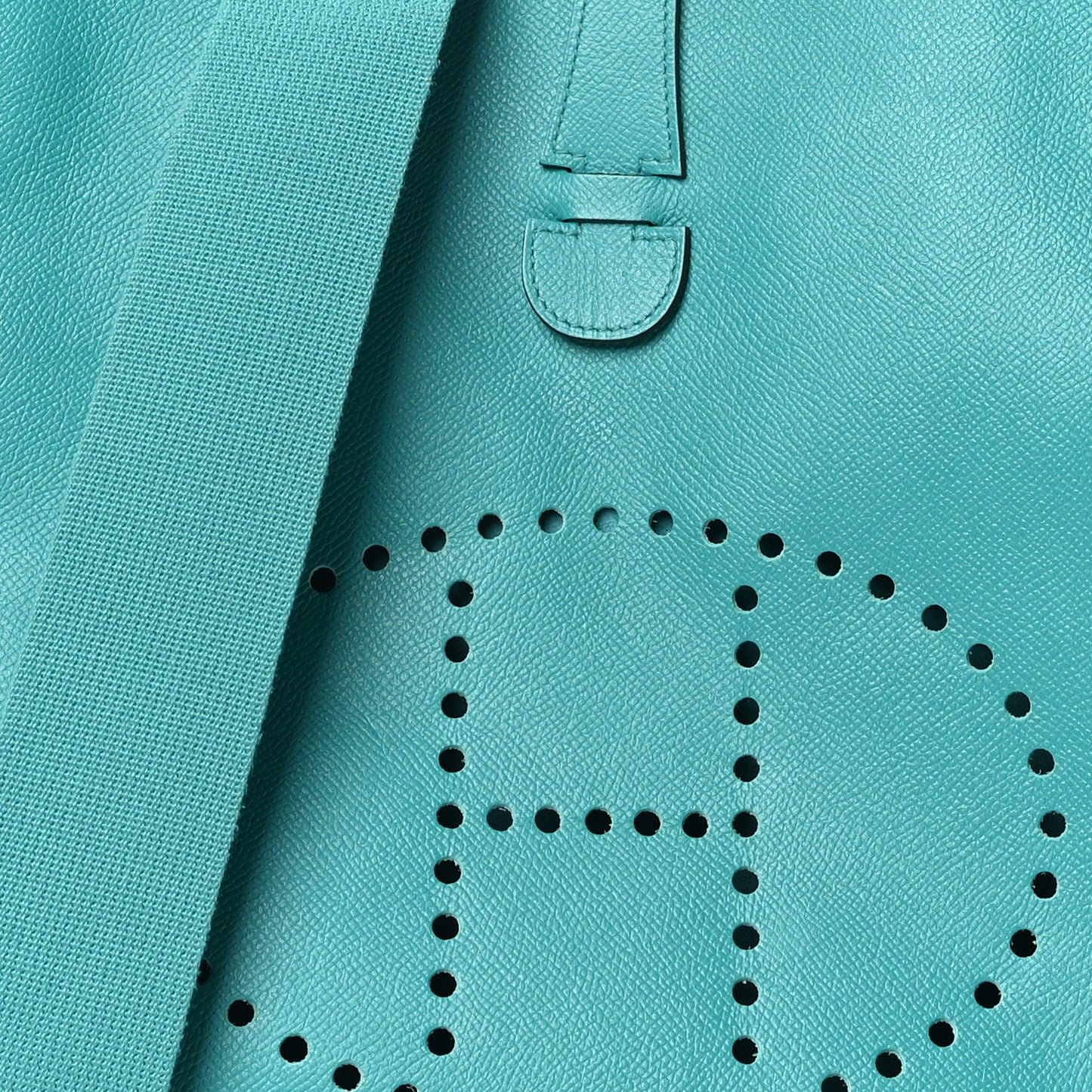 Epsom Evelyne III GM Bleu Paon