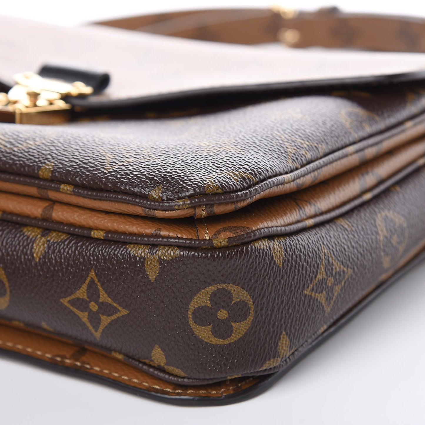 Reverse Monogram Pochette Metis