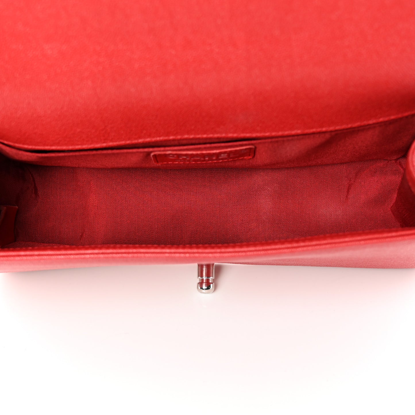 Caviar Quilted Medium Boy Flap Red