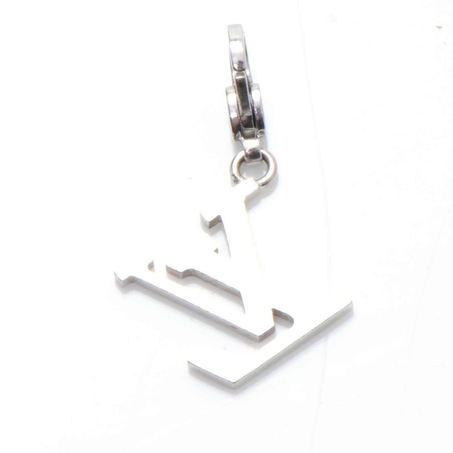 18K White Gold LV Initiales Charm