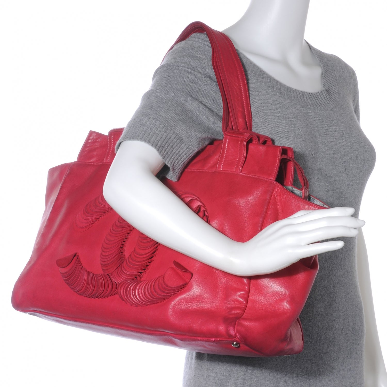 Chanel Lambskin Large CC Discus Tote Fuchsia 2 of 8