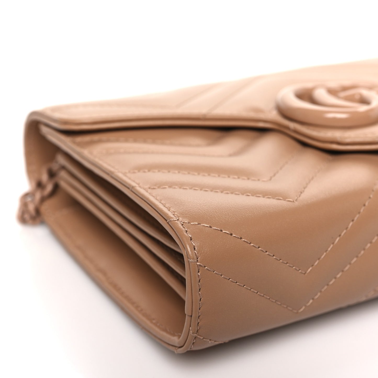 Calfskin Matelasse Monochrome GG Marmont Chain Wallet Camelia