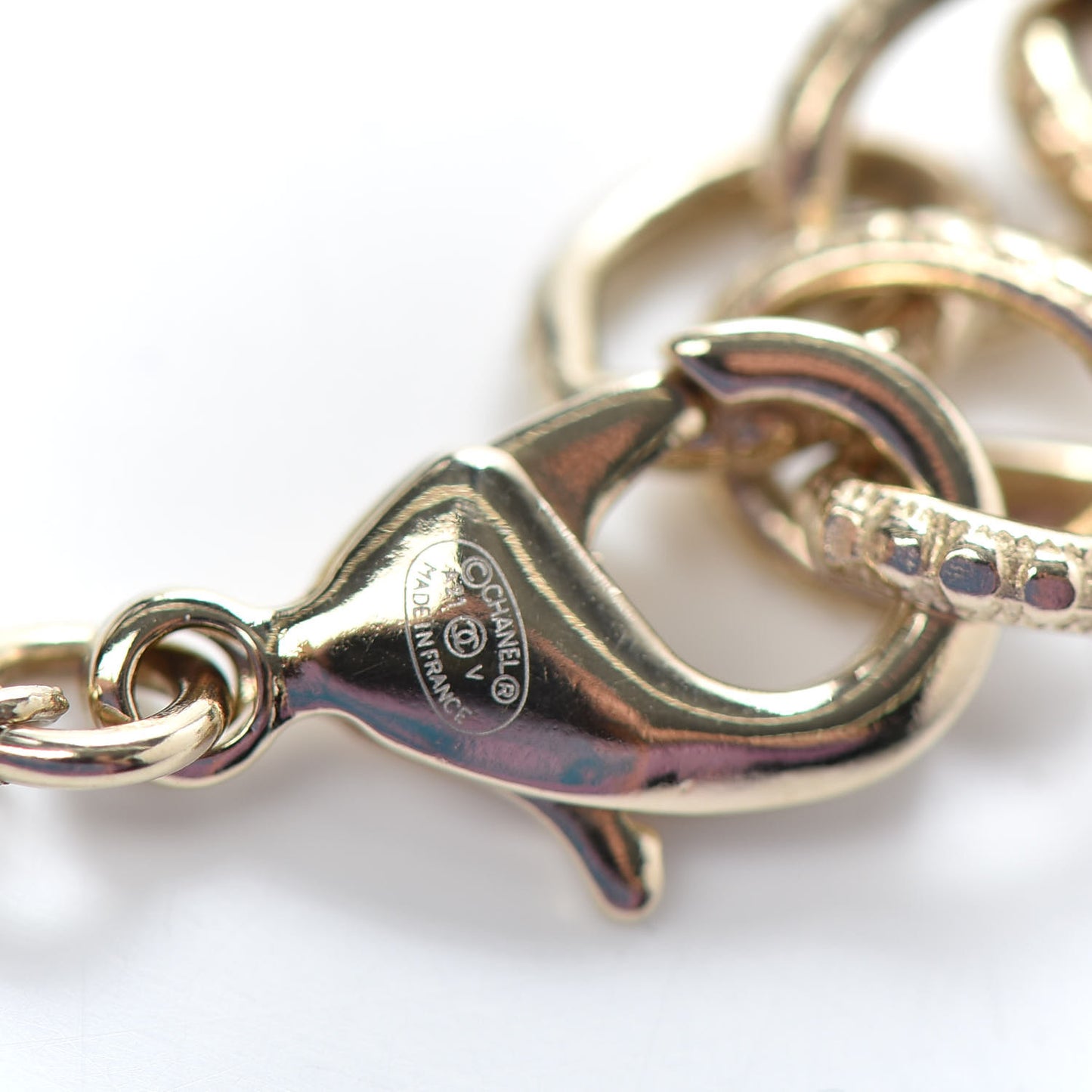 Pearl CC Round Pendant Necklace Gold