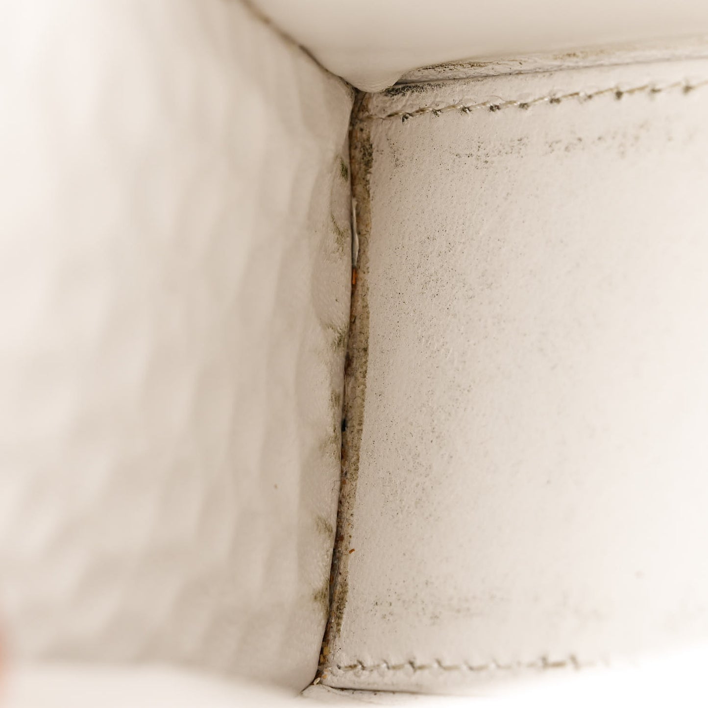 Shiny Calfskin Crocodile Embossed Hourglass Top Handle Bag XS White