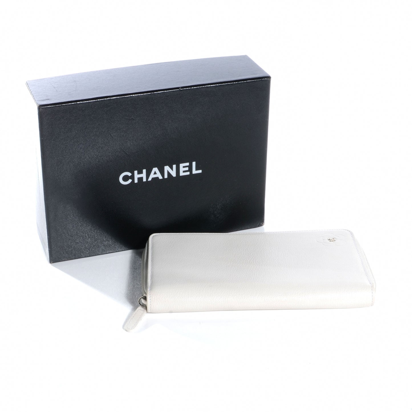 Leather CC Camellia Zip Organizer Wallet Off White