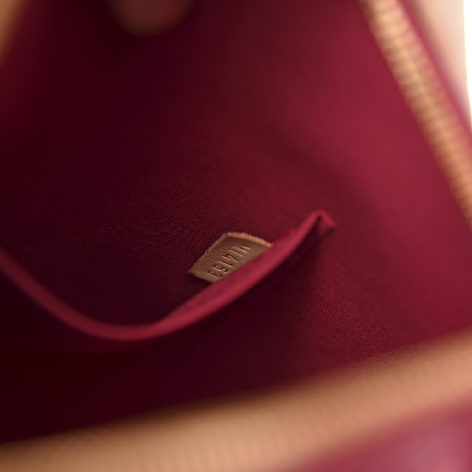 Louis Vuitton Vernis Alma PM Rose Indien 7 of 10