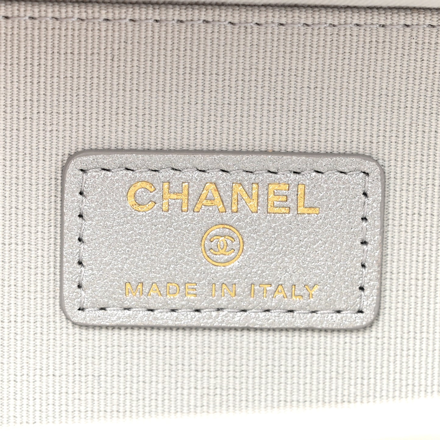 Shiny Calfskin Quilted Small Top Handle Vanity Case With Chain White