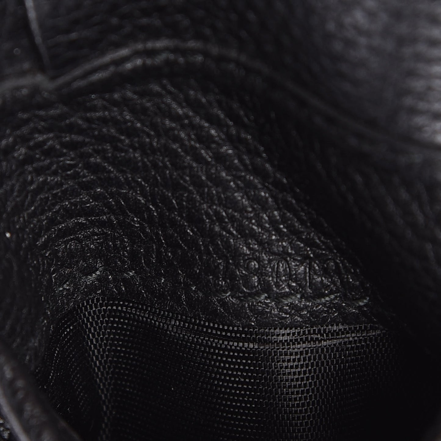 Cripto Calfskin Logo Bi-Fold Short Wallet Black Grege